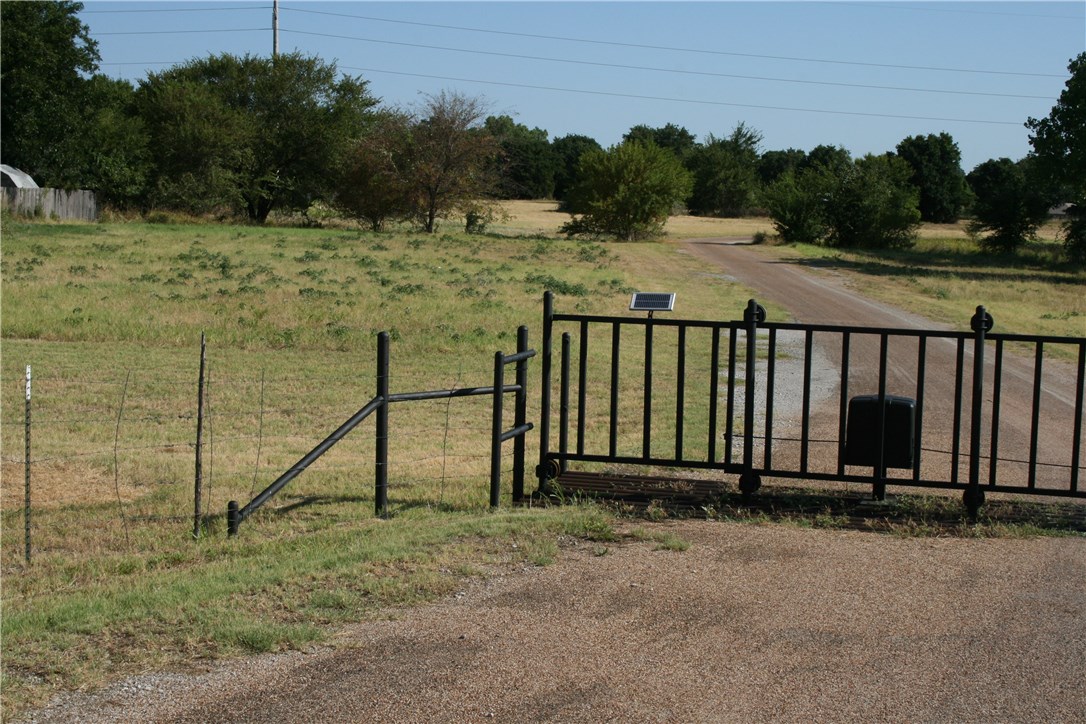 Property photo 01 of 2001 Santa Fe Drive, Weatherford, TX 76086 | MLS #13904683