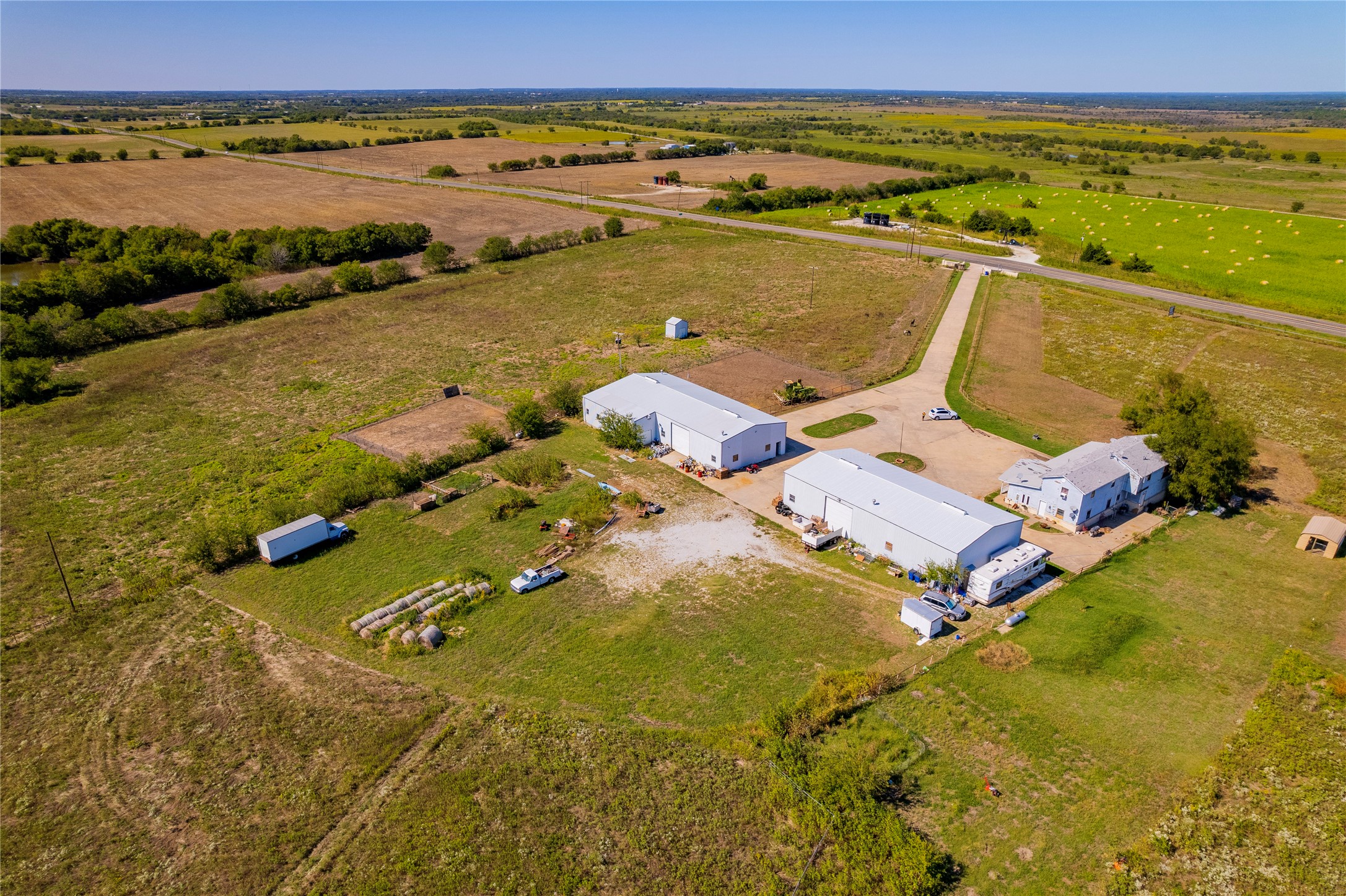 Property photo 01 of 22534 State Highway 56, Southmayd, TX 76273 | MLS #14526982