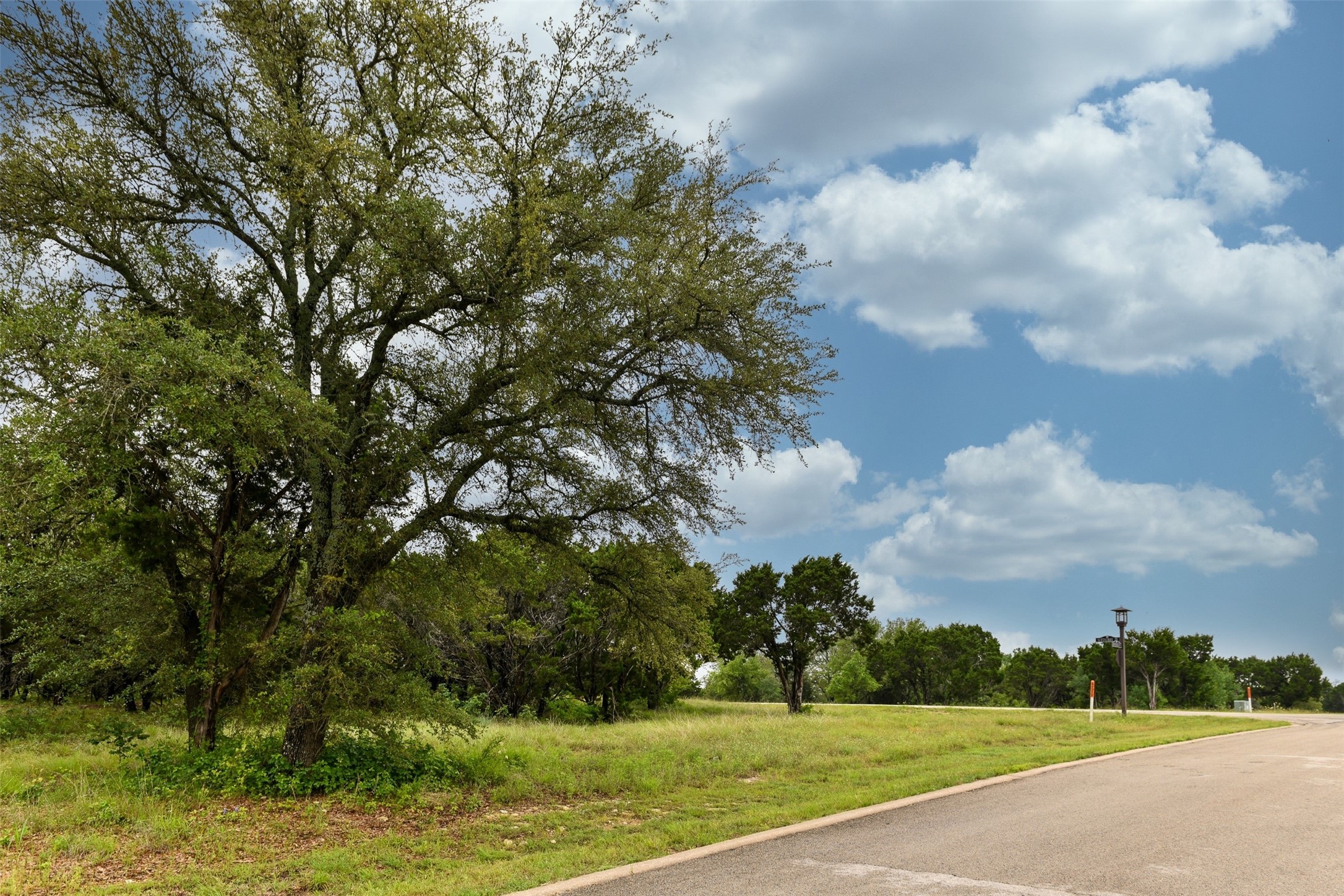 Property photo 02 of 8001 SCOTSCRAIG Drive, Cleburne, TX 76033 | MLS #14585018