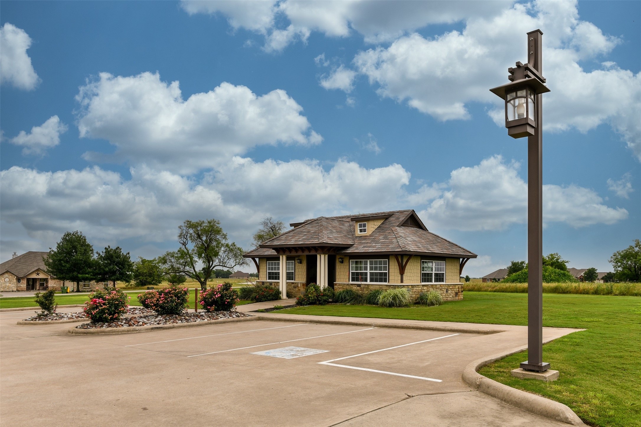 Property photo 04 of 8001 SCOTSCRAIG Drive, Cleburne, TX 76033 | MLS #14585018