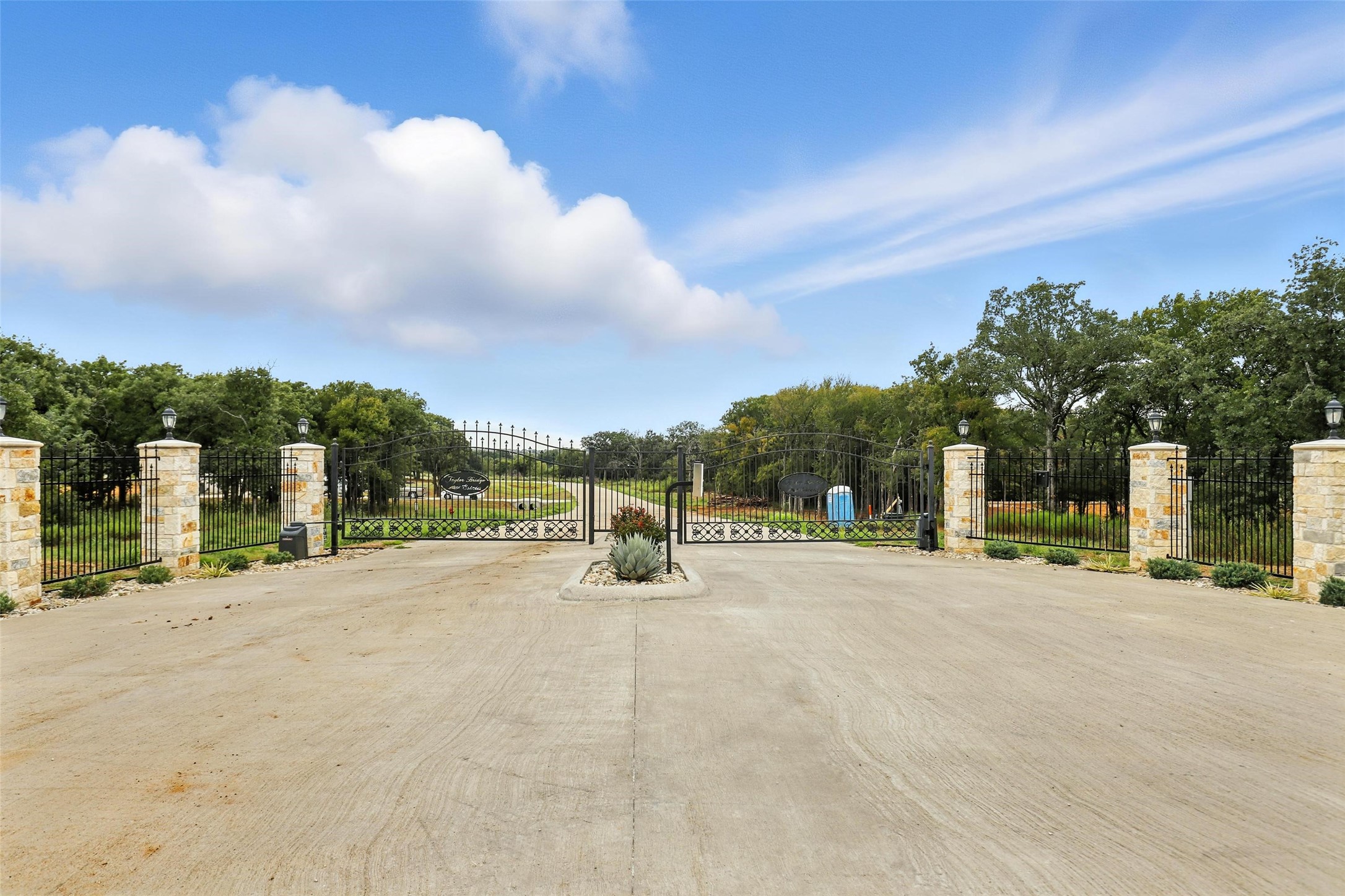 Property photo 02 of 1724 Private Access 60200, Burleson, TX 76028 | MLS #14747289