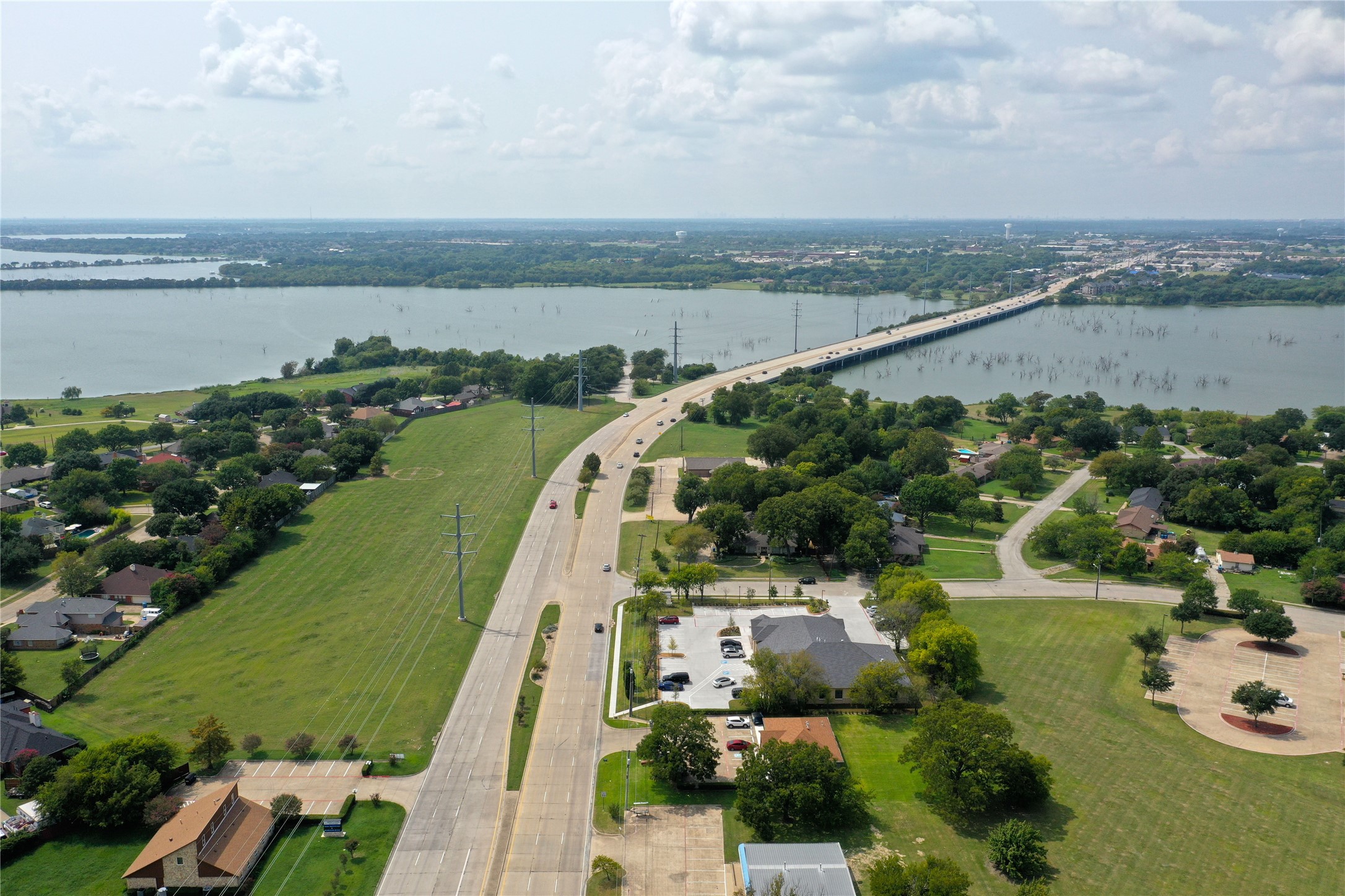 Property photo 03 of 7200 Lakeview Parkway, Rowlett, TX 75088 | MLS #20101384