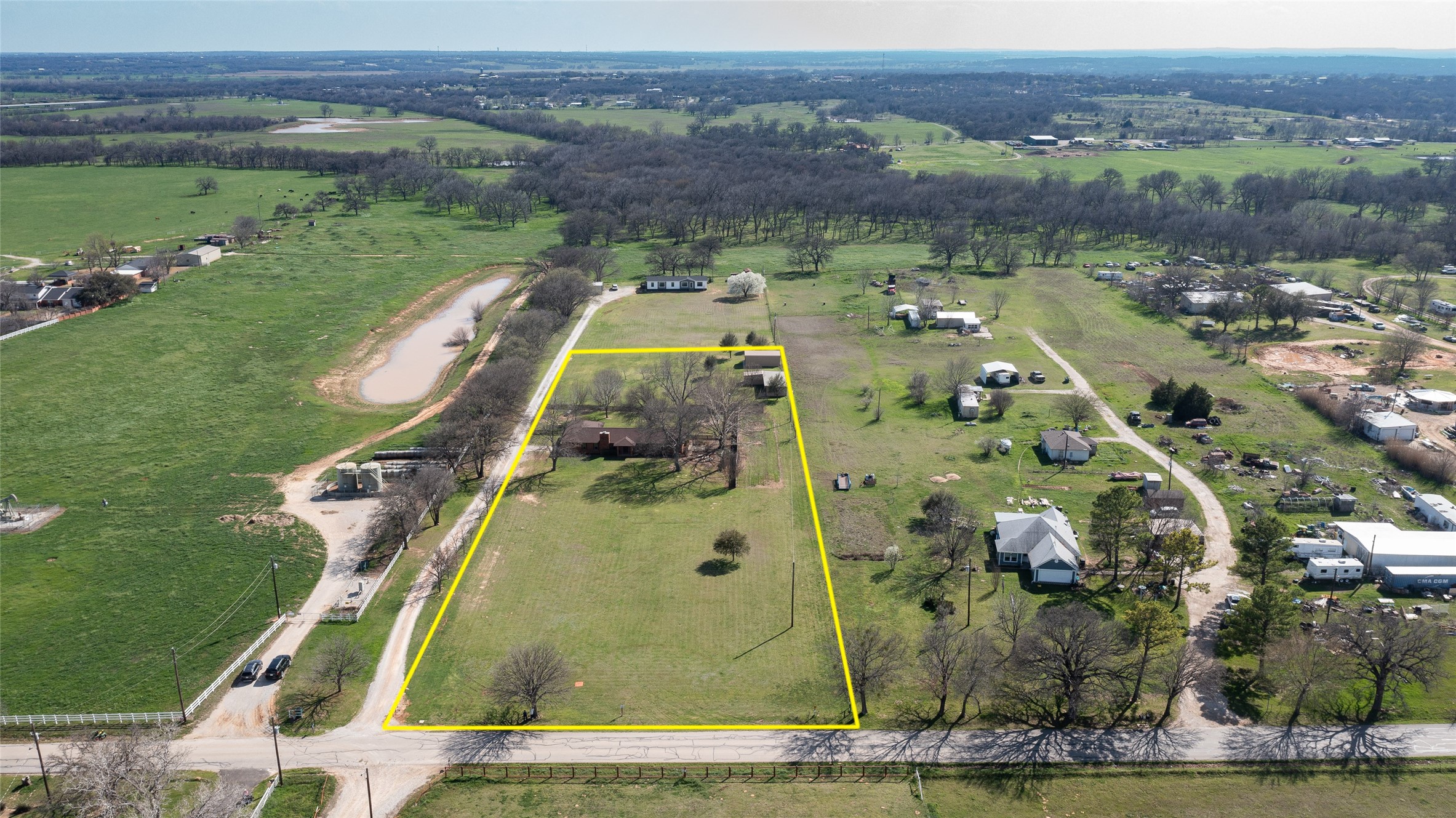 Property photo 01 of 551 County Road 3390, Paradise, TX 76073 | MLS #20540010
