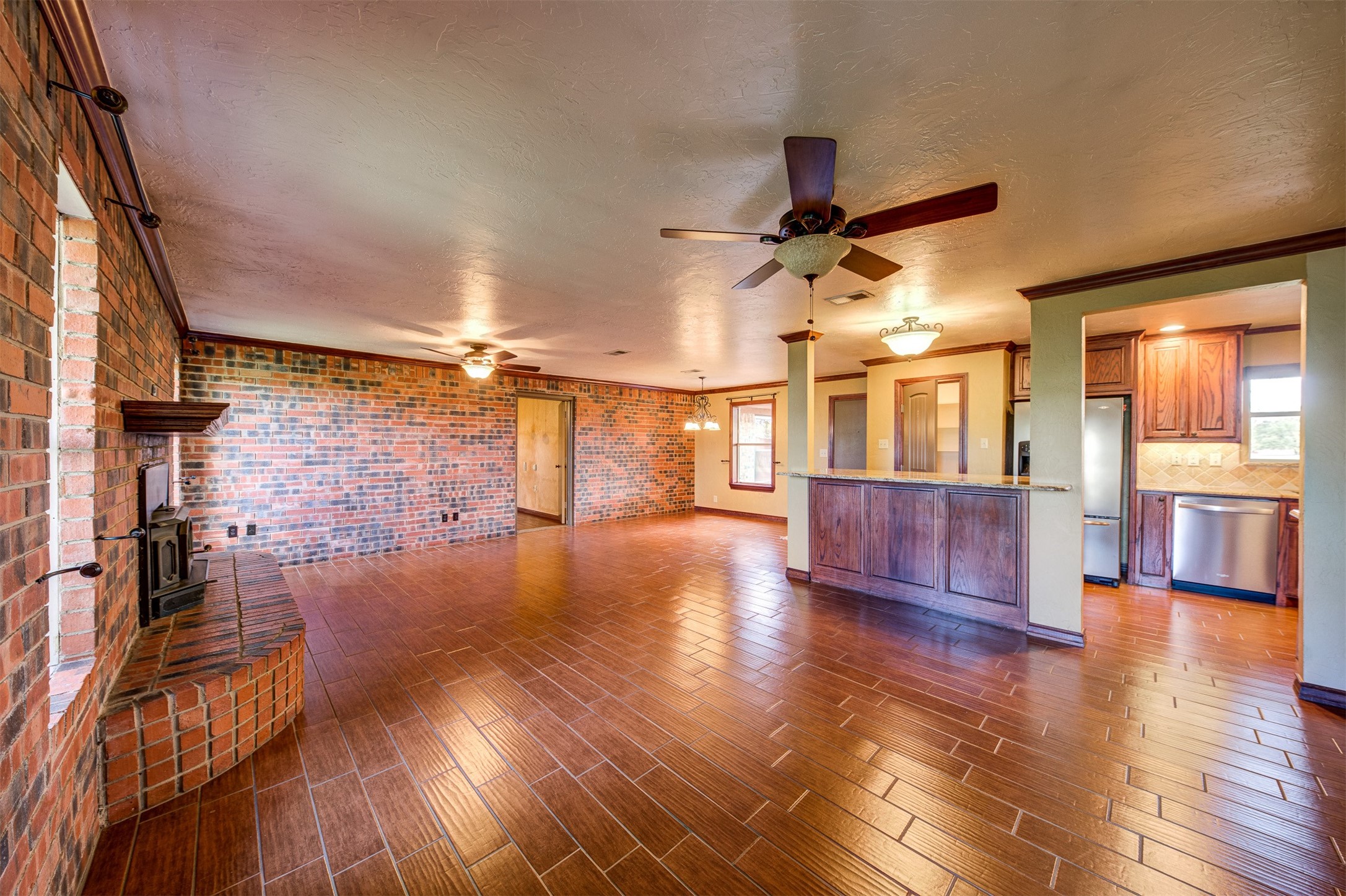 Property photo 03 of 551 County Road 3390, Paradise, TX 76073 | MLS #20540010