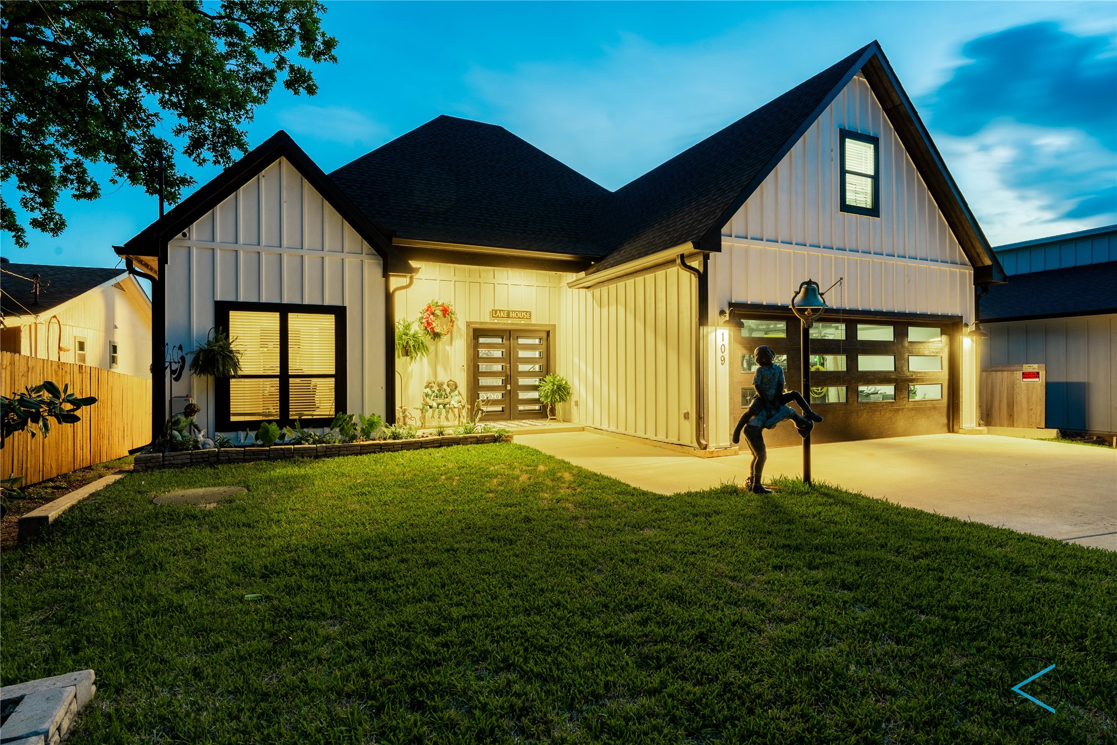Property photo 01 of 109 Autumn Wood Trail Gun Barrel, City, TX 75156 | MLS #20588302