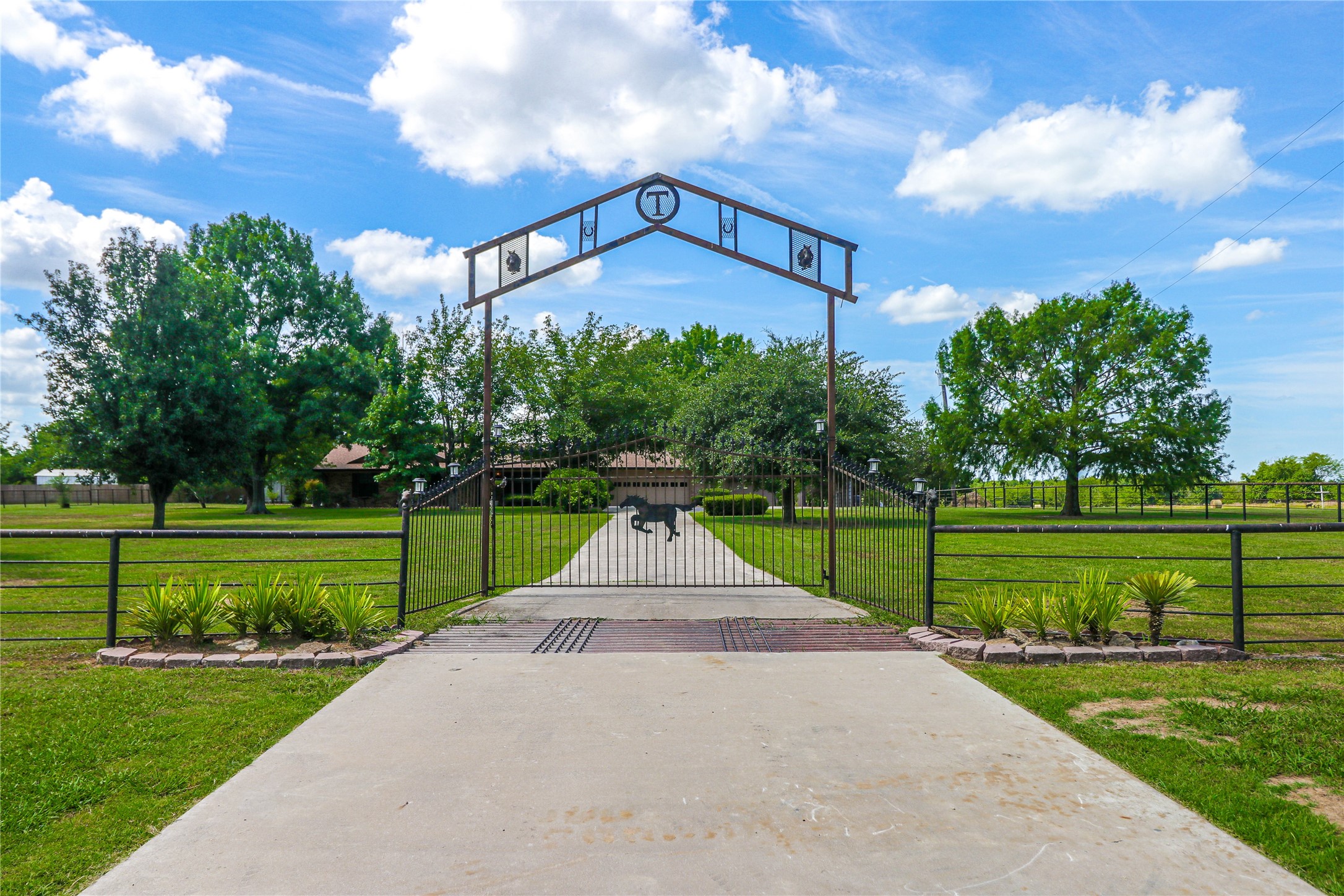 Property photo 01 of 1972 FM 3134, Cumby, TX 75433 | MLS #20677876