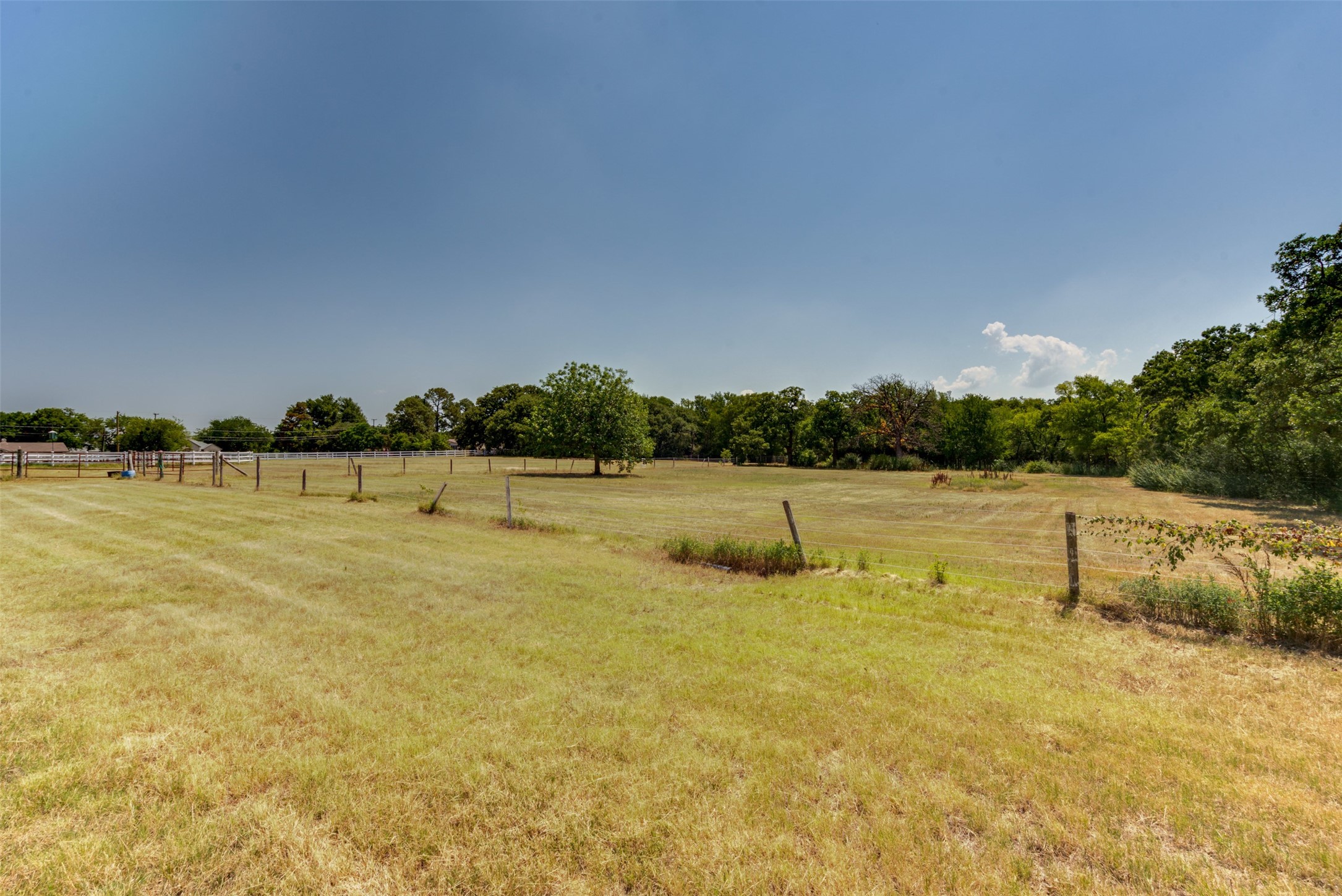 Property photo 02 of 2918 Sunset Lane Dalworthington, Gardens, TX 76016 | MLS #20681666