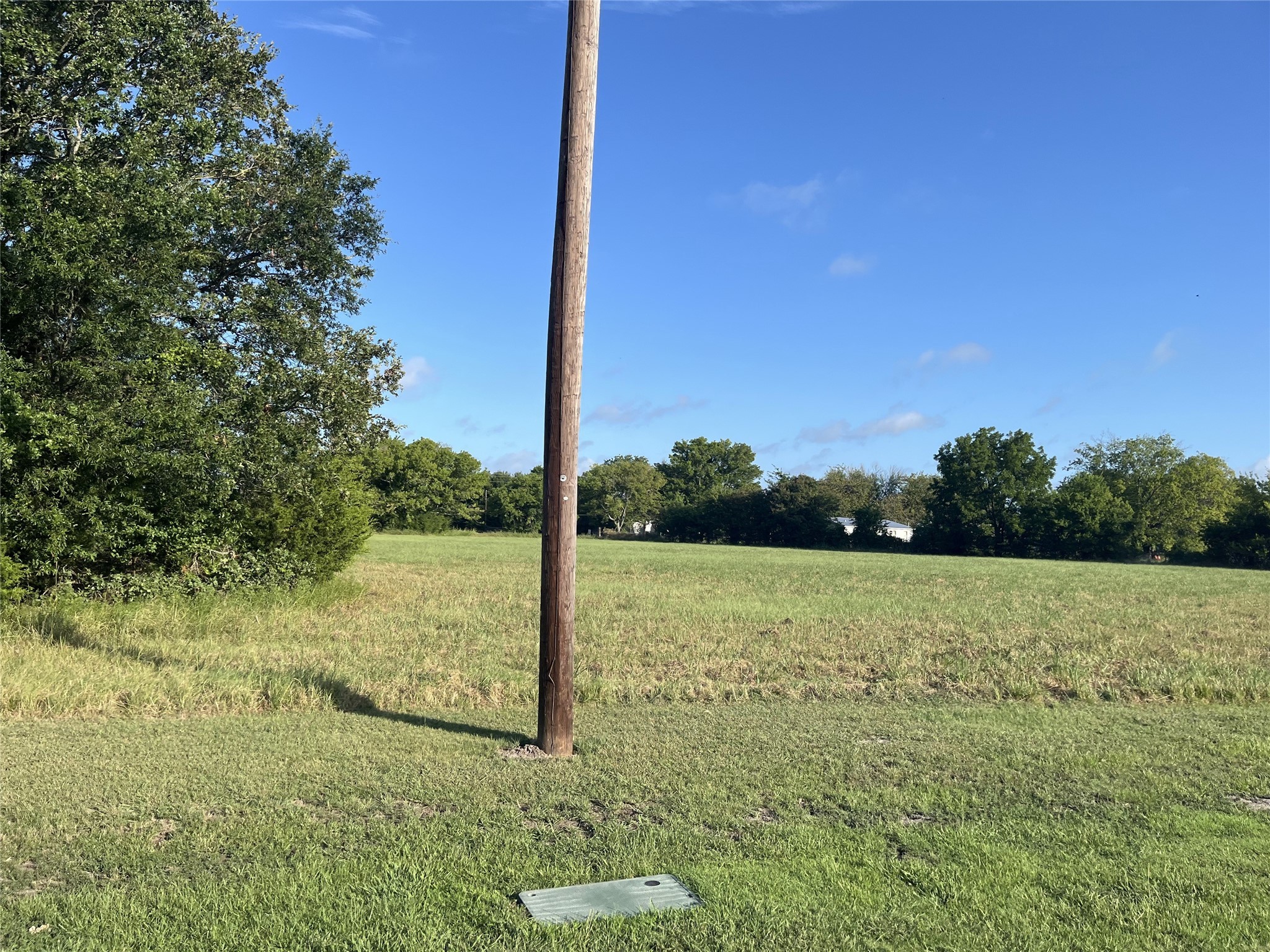 Property photo 02 of 220 Tomahawk Drive West, Tawakoni, TX 75474 | MLS #20690287