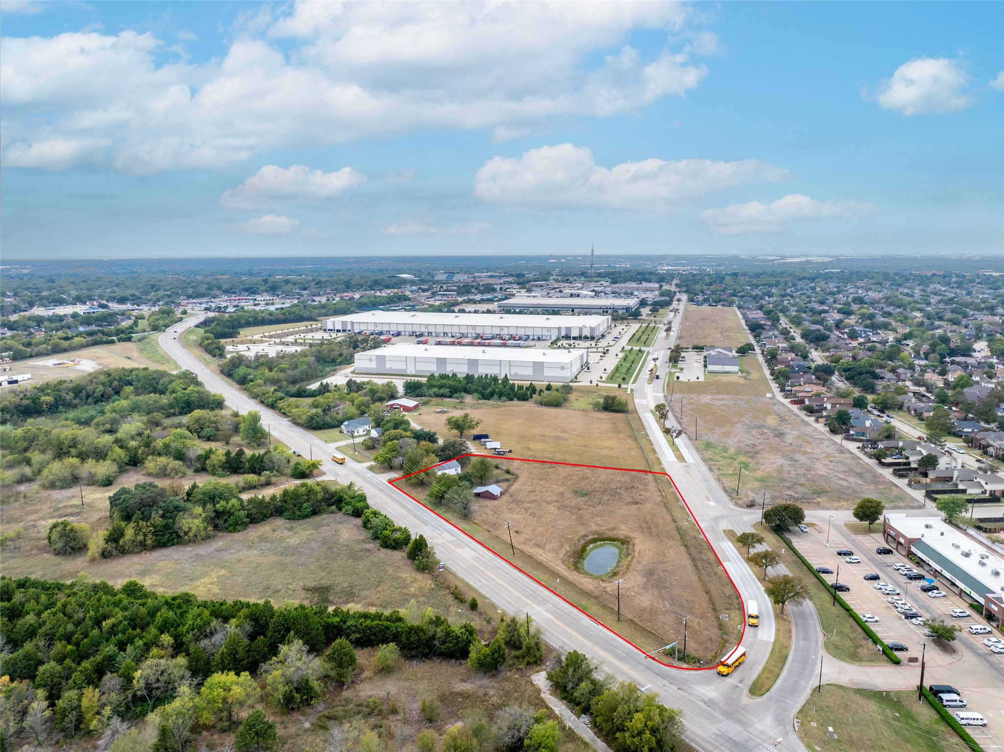 Property photo 02 of 445 W STATE HWY 352, Mesquite, TX 75149 | MLS #20772317