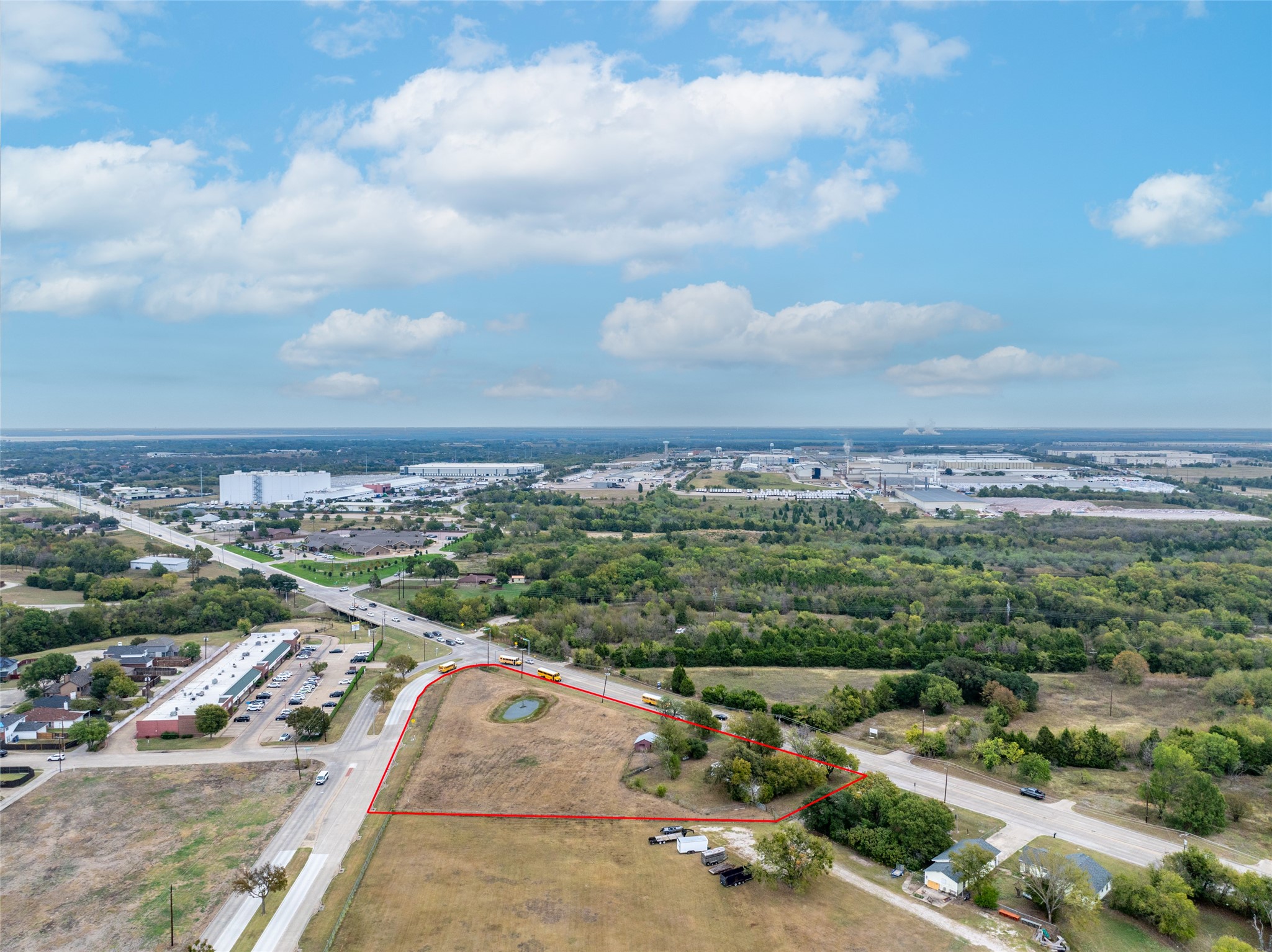 Property photo 04 of 445 W STATE HWY 352, Mesquite, TX 75149 | MLS #20772317