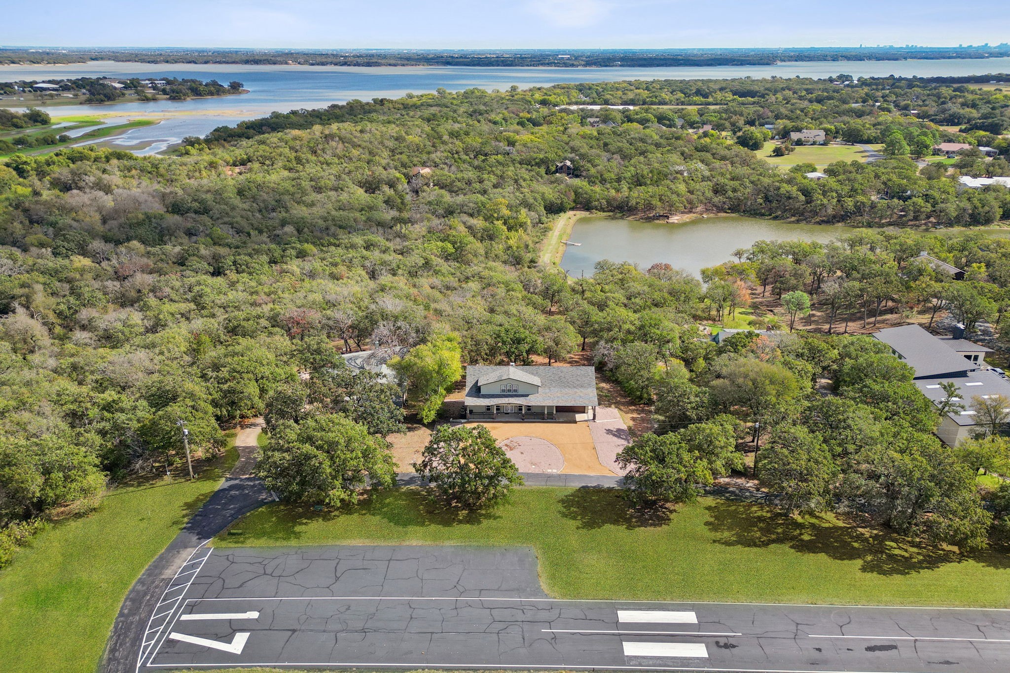 Property photo 03 of 16 Hidden Valley Airpark Shady, Shores, TX 76208 | MLS #20773889