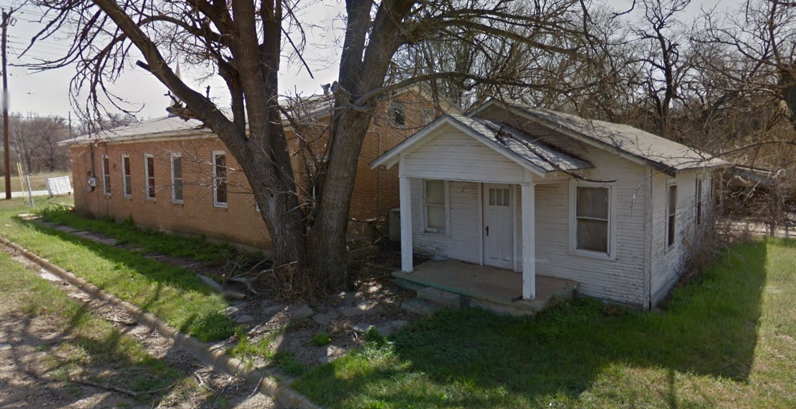 Property photo 02 of 601 Robert Avenue, Breckenridge, TX 76424 | MLS #20854696