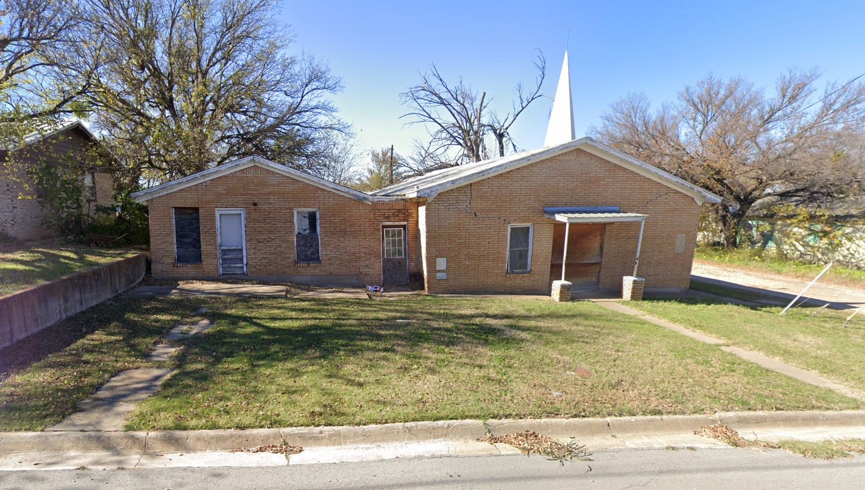 Property photo 03 of 601 Robert Avenue, Breckenridge, TX 76424 | MLS #20854696