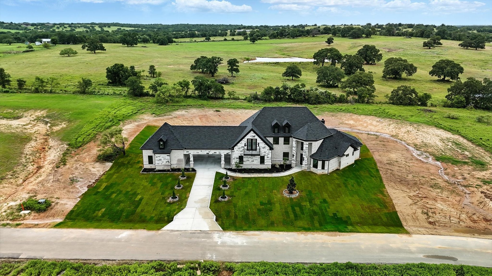 Property photo 03 of 5005 Glenoaks Court, Weatherford, TX 76088 | MLS #20993258