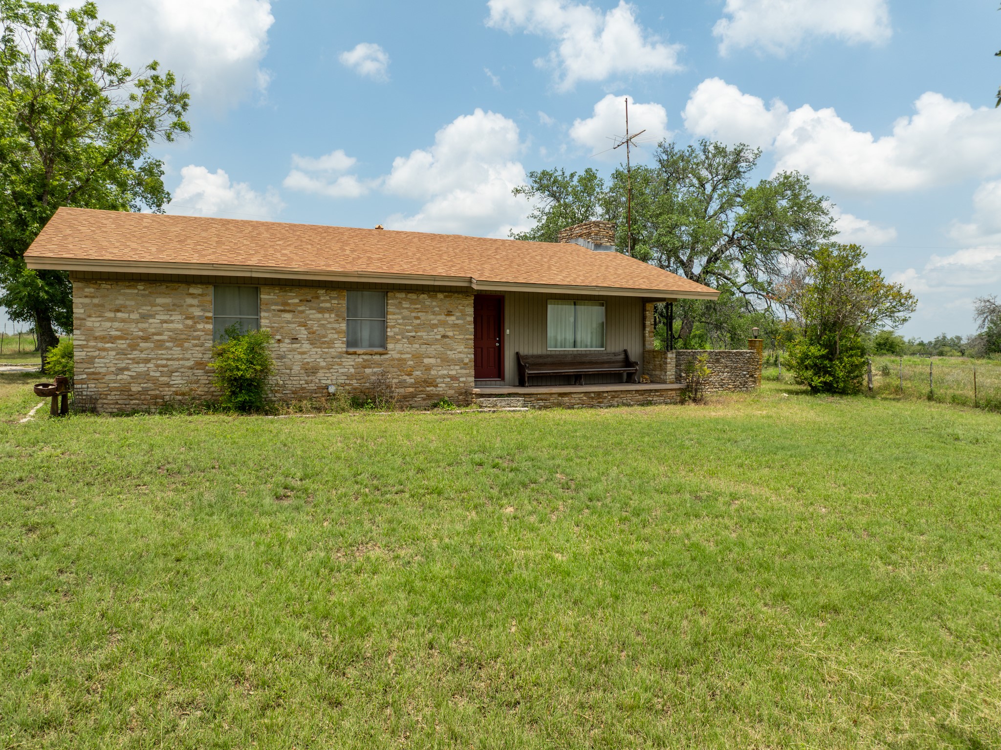 Property photo 01 of 5315 Fm 932, Jonesboro, TX 76538 | MLS #20993775