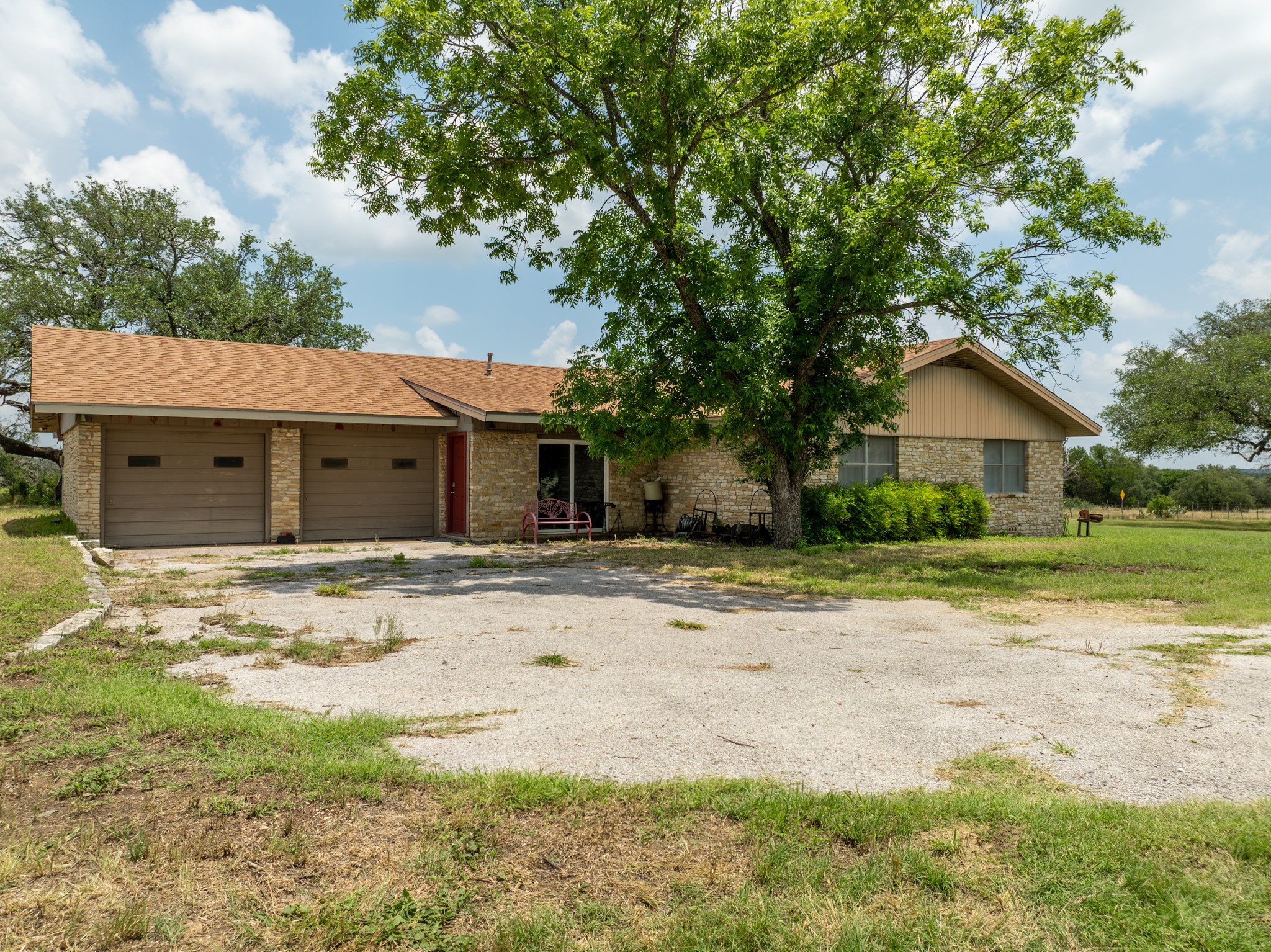 Property photo 02 of 5315 Fm 932, Jonesboro, TX 76538 | MLS #20993775