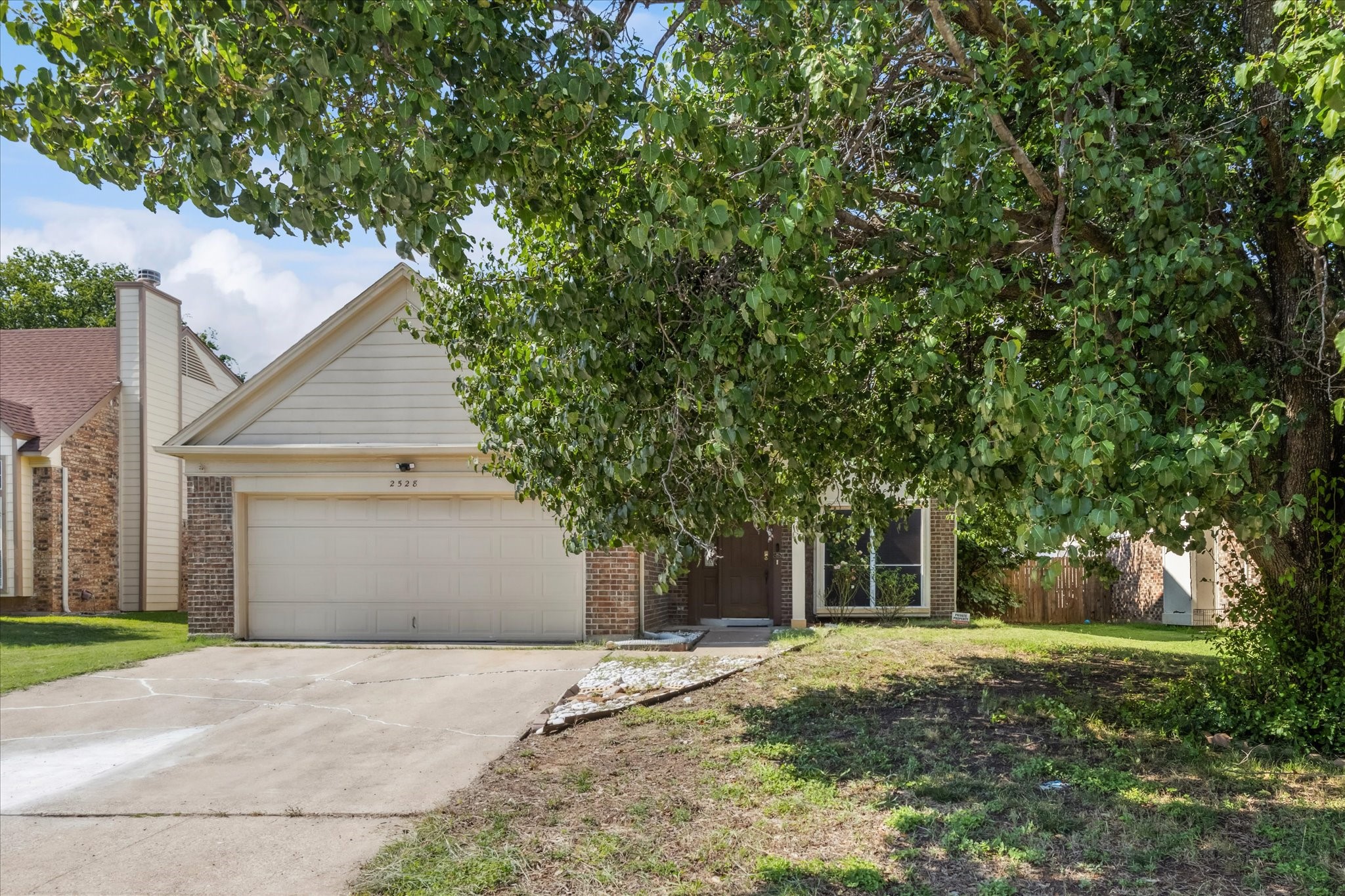 Property photo 03 of 2528 Creekwood Lane Fort, Worth, TX 76123 | MLS #20995962