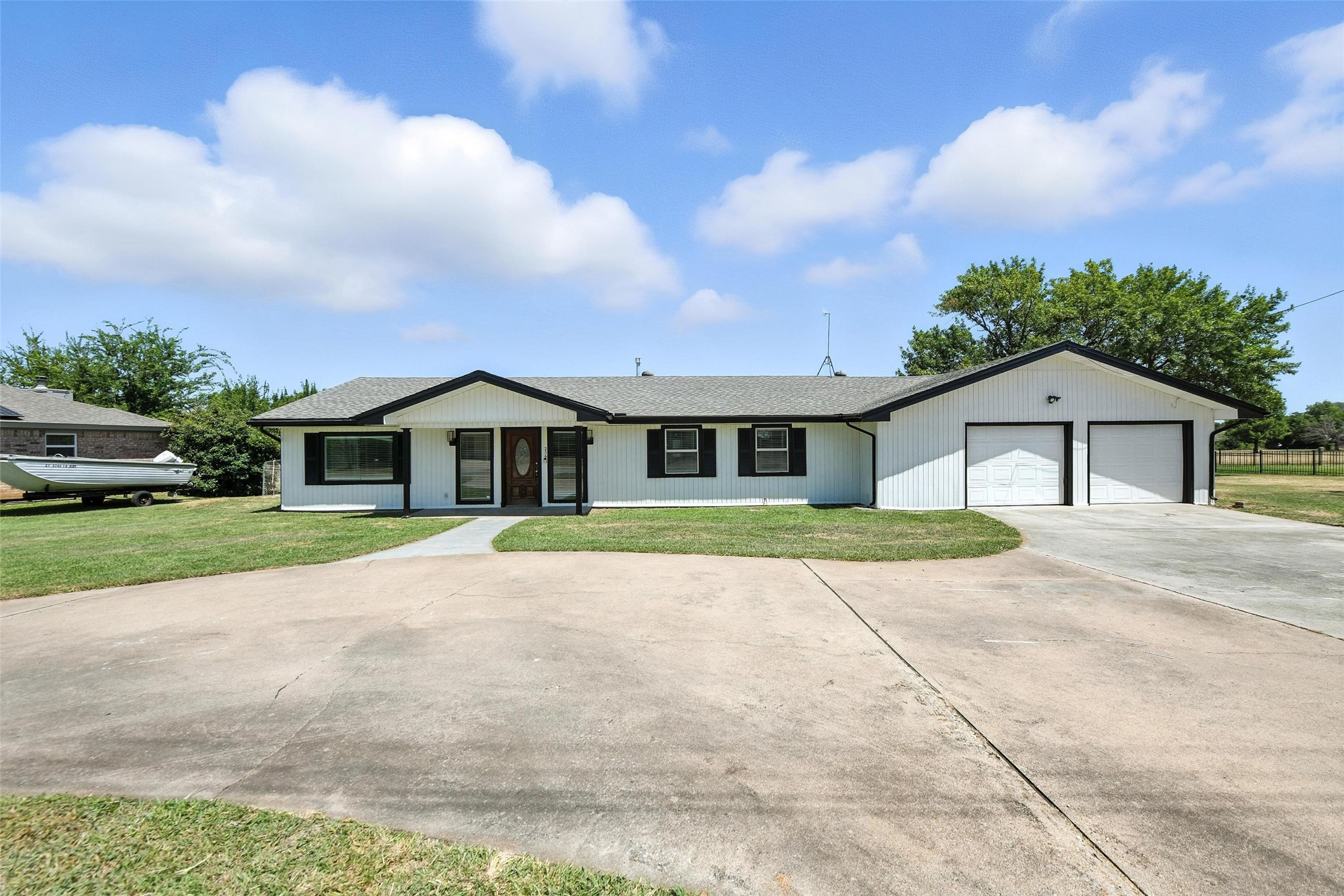 Property photo 02 of 236 Half Moon Way Runaway, Bay, TX 76426 | MLS #20996993