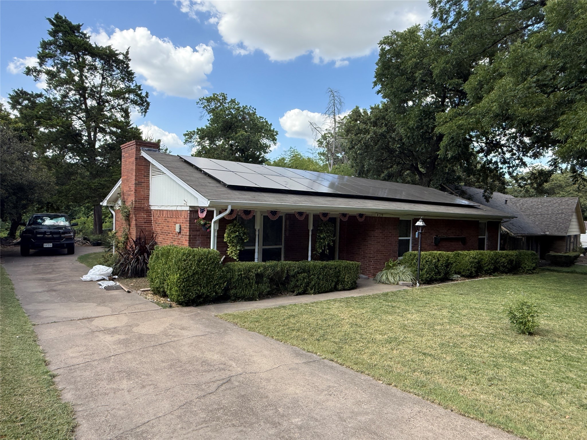 Property photo 02 of 429 Ten Mile Drive, Desoto, TX 75115 | MLS #20999757