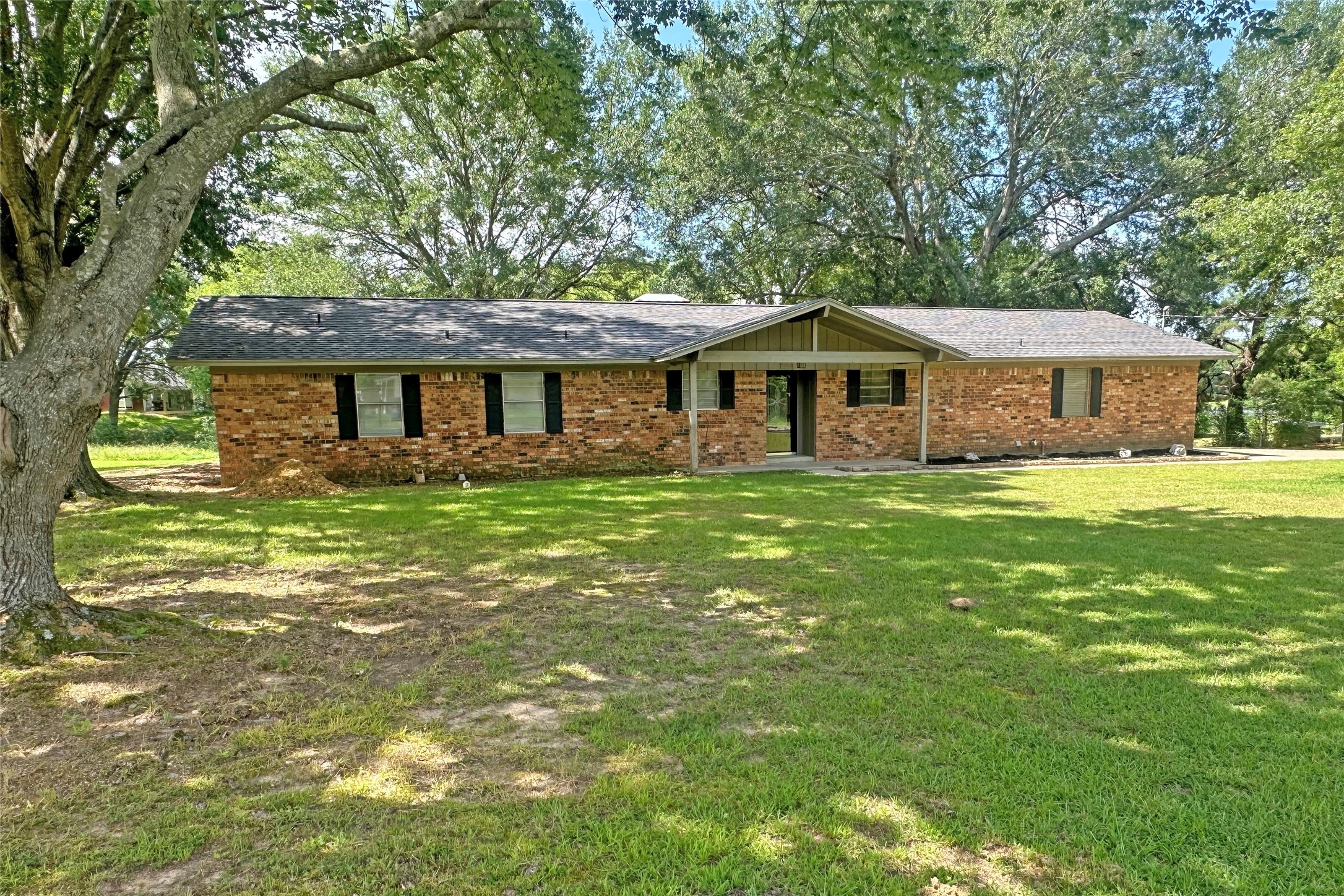 Property photo 01 of 4006 Mark Lane Mt, Pleasant, TX 75455 | MLS #20999990