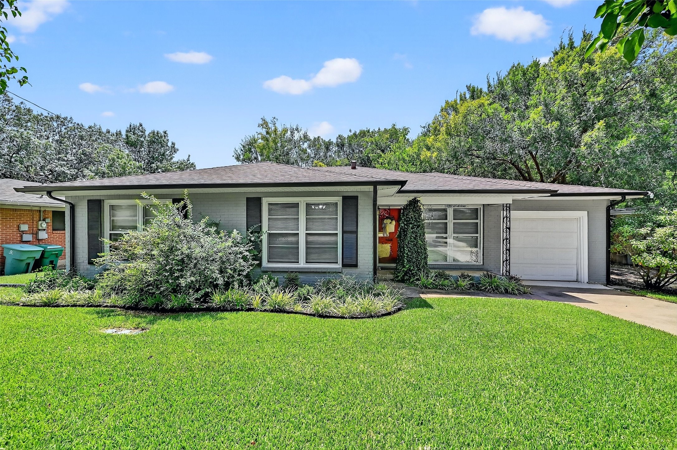 Property photo 03 of 720 N McKown Avenue, Sherman, TX 75092 | MLS #21014228