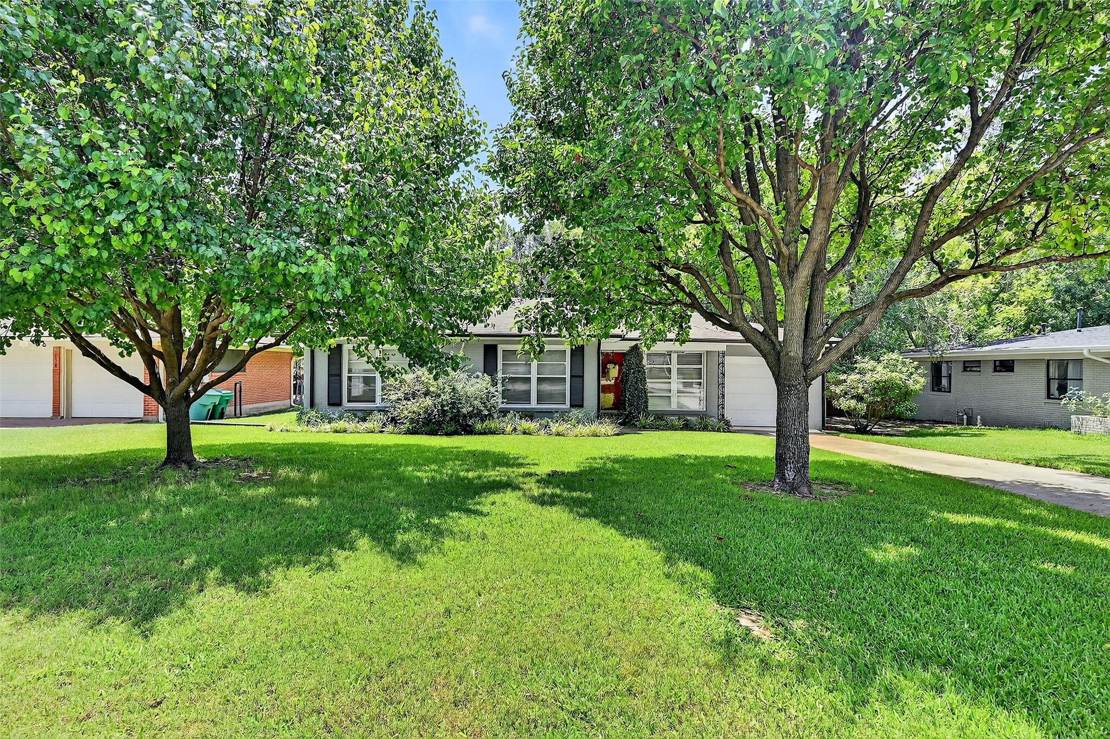 Property photo 04 of 720 N McKown Avenue, Sherman, TX 75092 | MLS #21014228