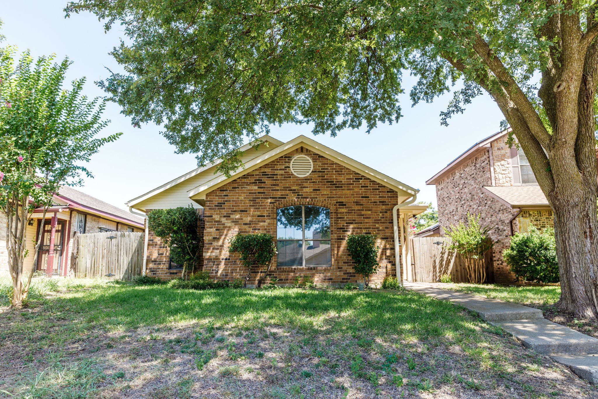1129 Sandalwood Lane, Desoto, TX, 75115