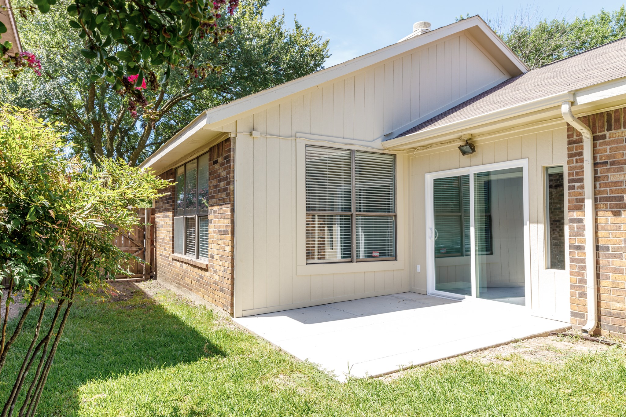 1129 Sandalwood Lane, Desoto, TX, 75115