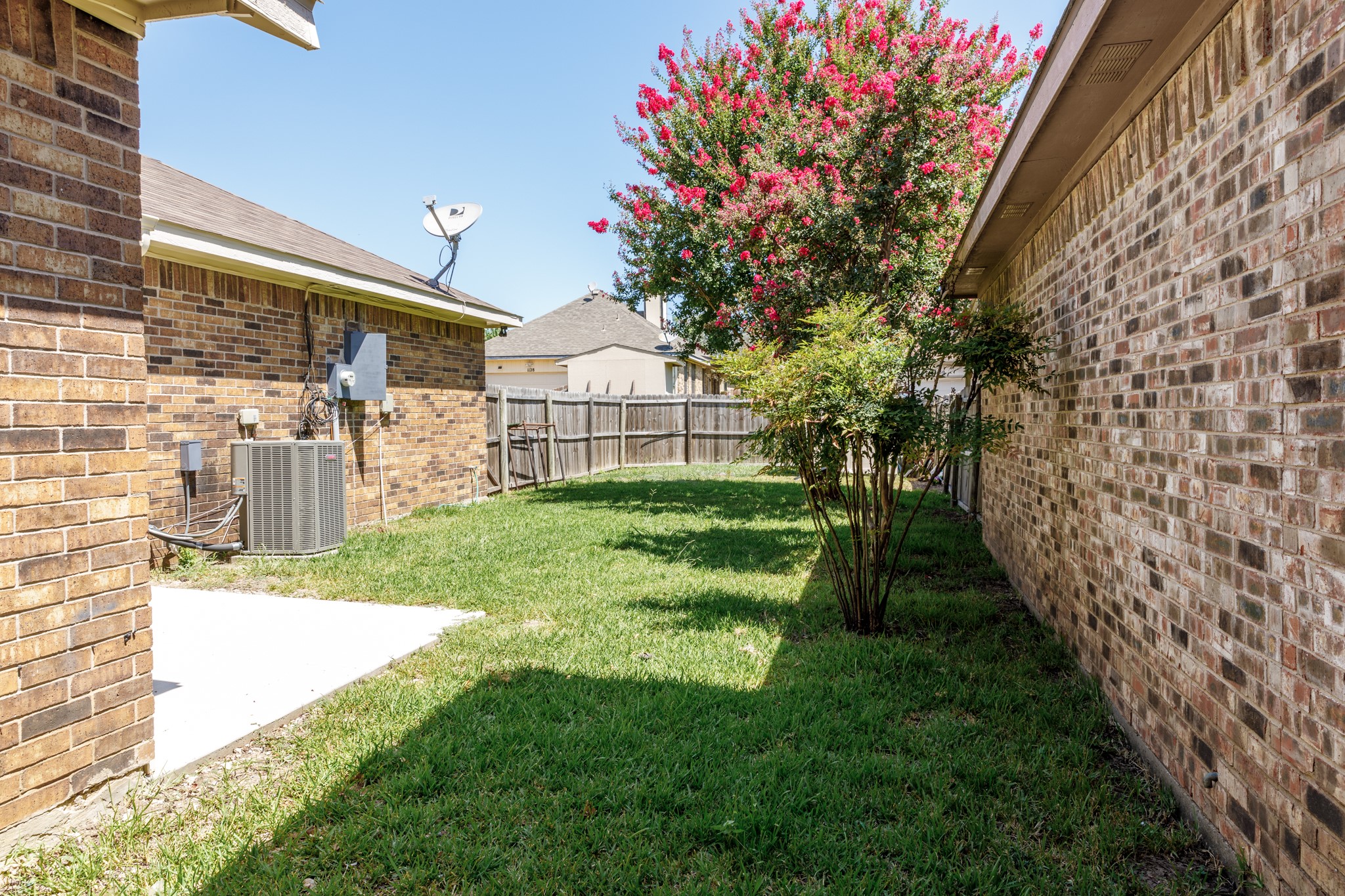 1129 Sandalwood Lane, Desoto, TX, 75115