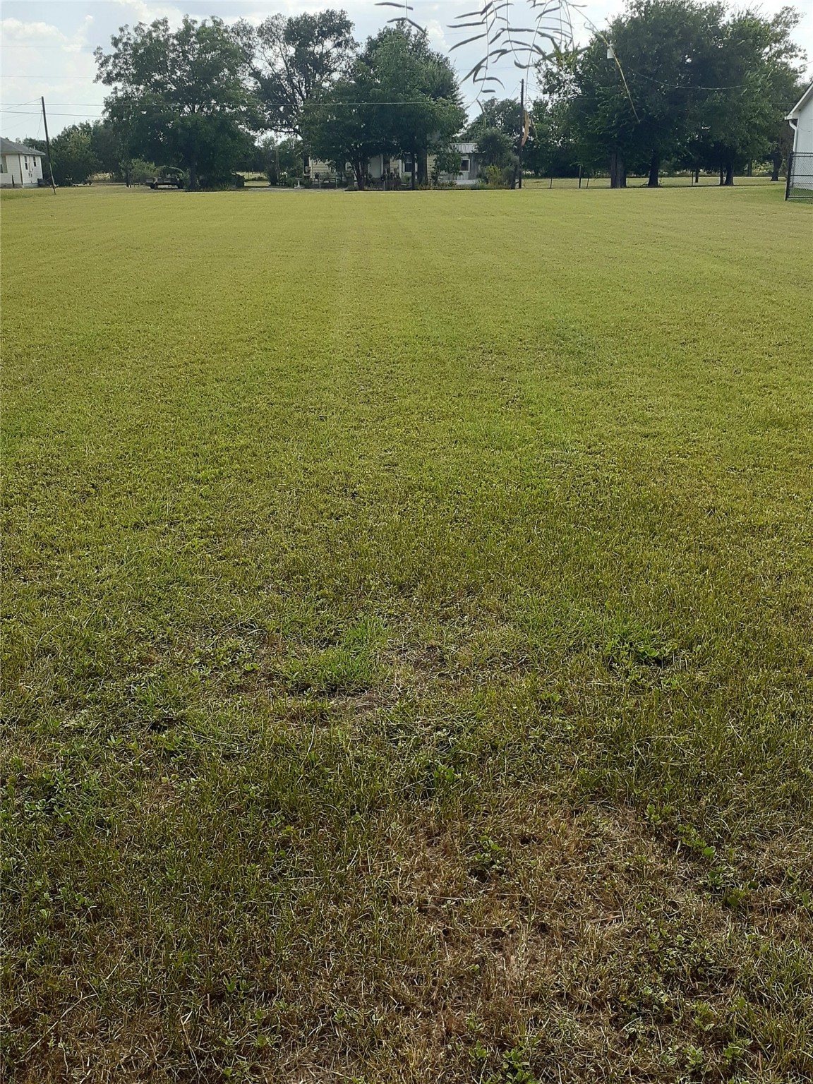 Property photo 03 of 725 Henderson Boulevard, Groesbeck, TX 76642 | MLS #21021230