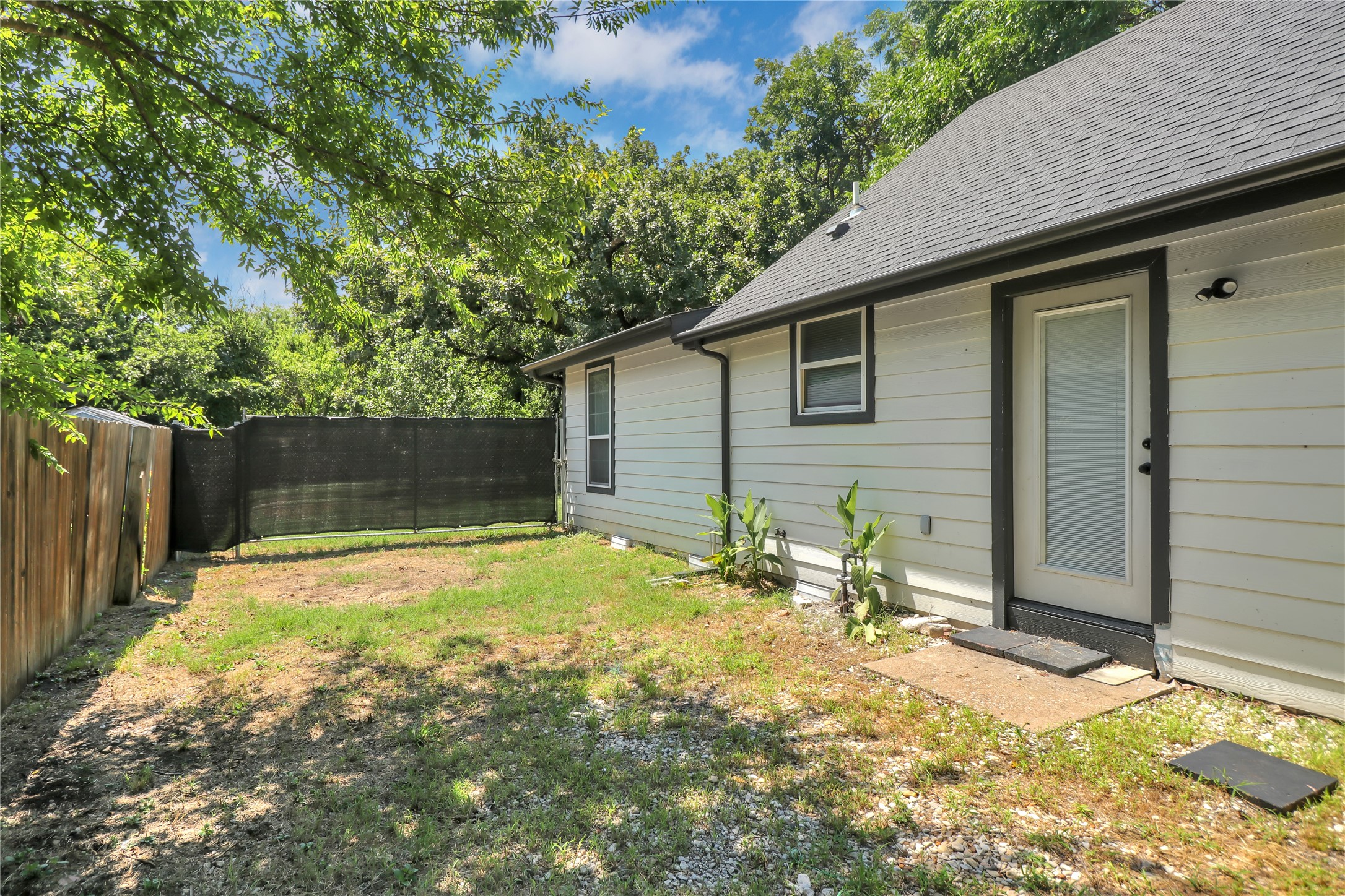 Property photo 04 of 411 Euclid Street, Cleburne, TX 76033 | MLS #21022620