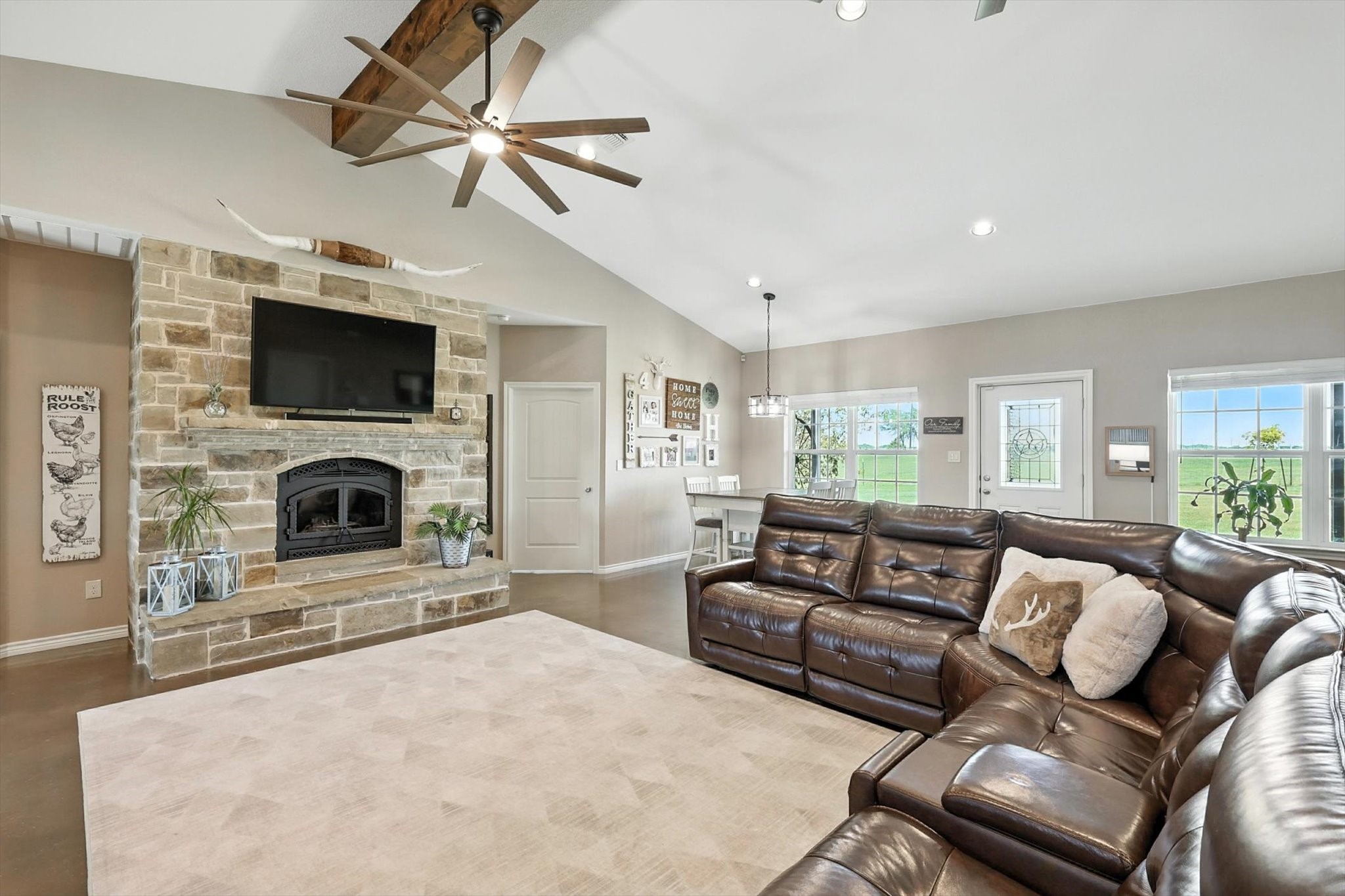 Property photo 02 of 1106 Private Road 425, Whitewright, TX 75491 | MLS #21024146