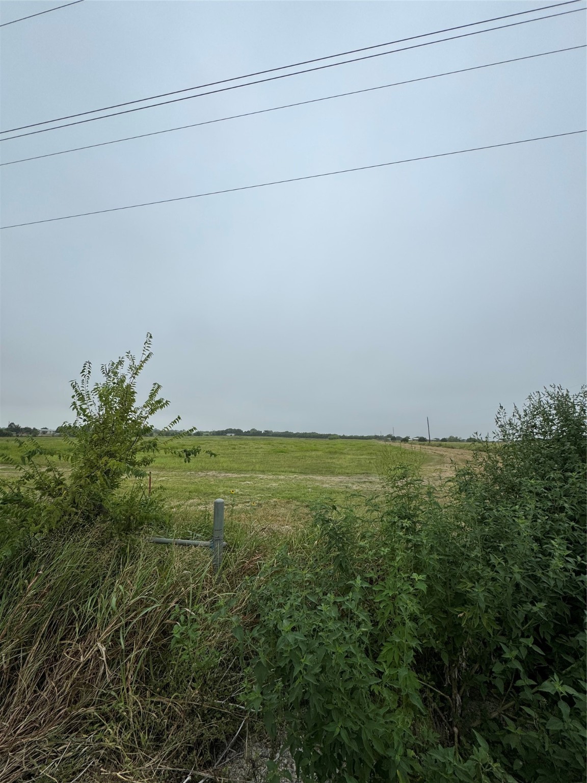 Property photo 04 of 10328 County Road 418, Grandview, TX 76050 | MLS #21024228