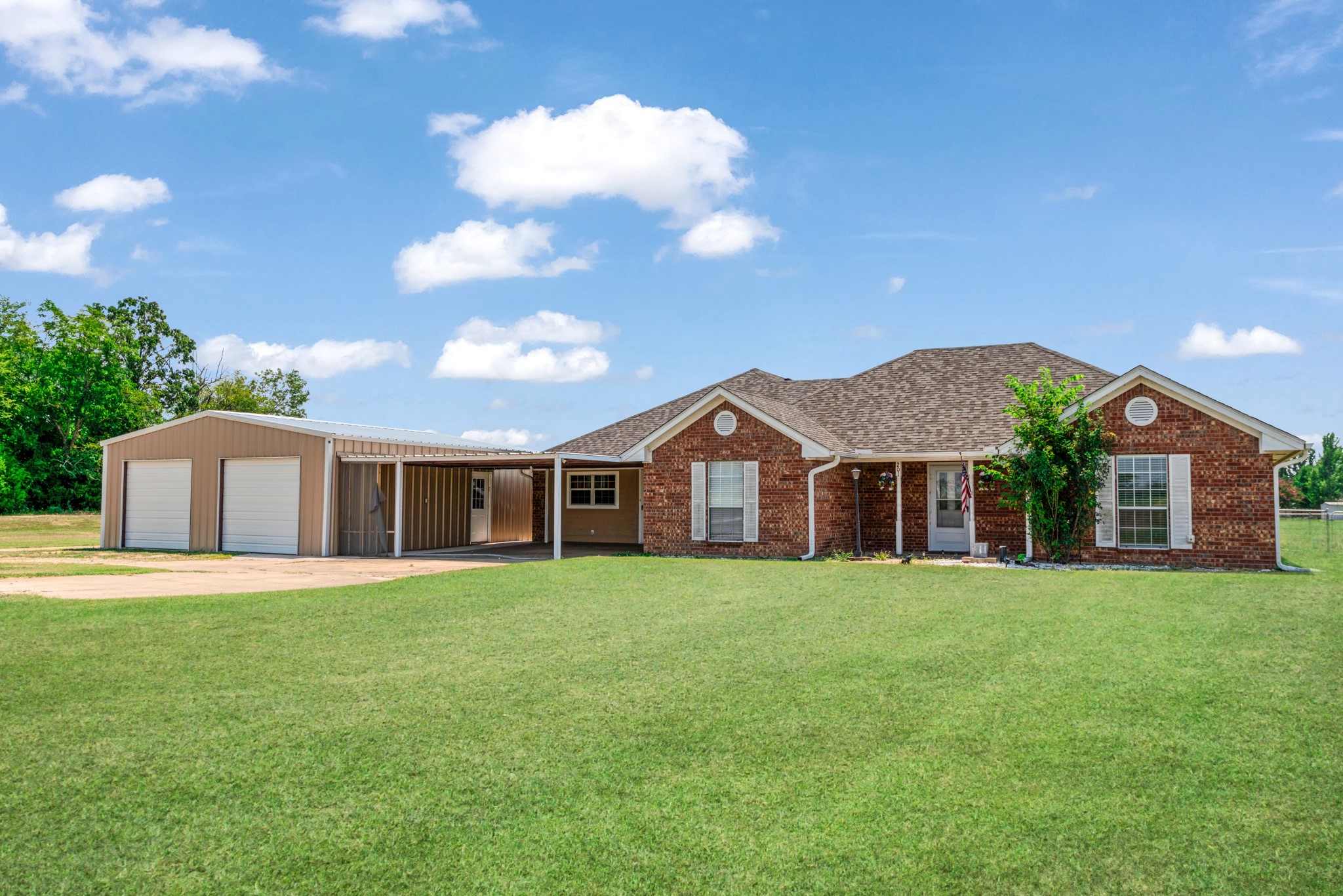 Property photo 01 of 201 W Fm 906, Powderly, TX 75473 | MLS #21025205