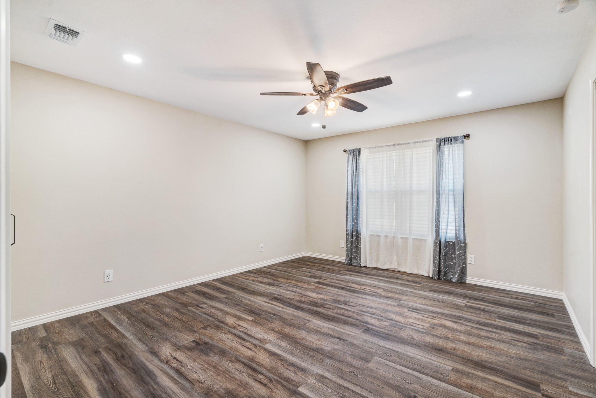 201 W Fm 906, Powderly, TX, 75473