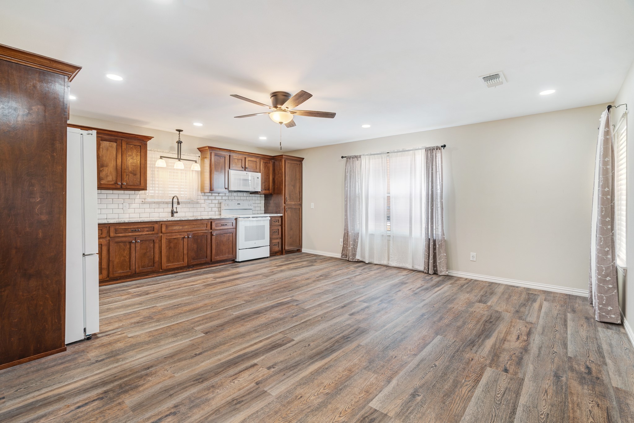 201 W Fm 906, Powderly, TX, 75473