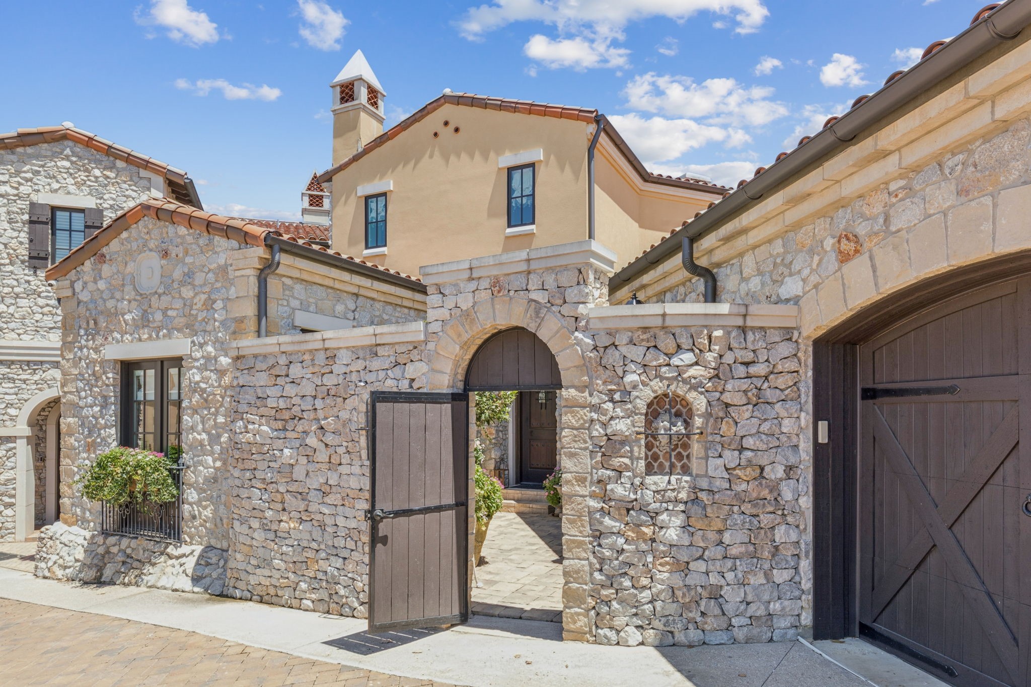 Property photo 02 of 10 Comillas Drive, Westlake, TX 76262 | MLS #21025316