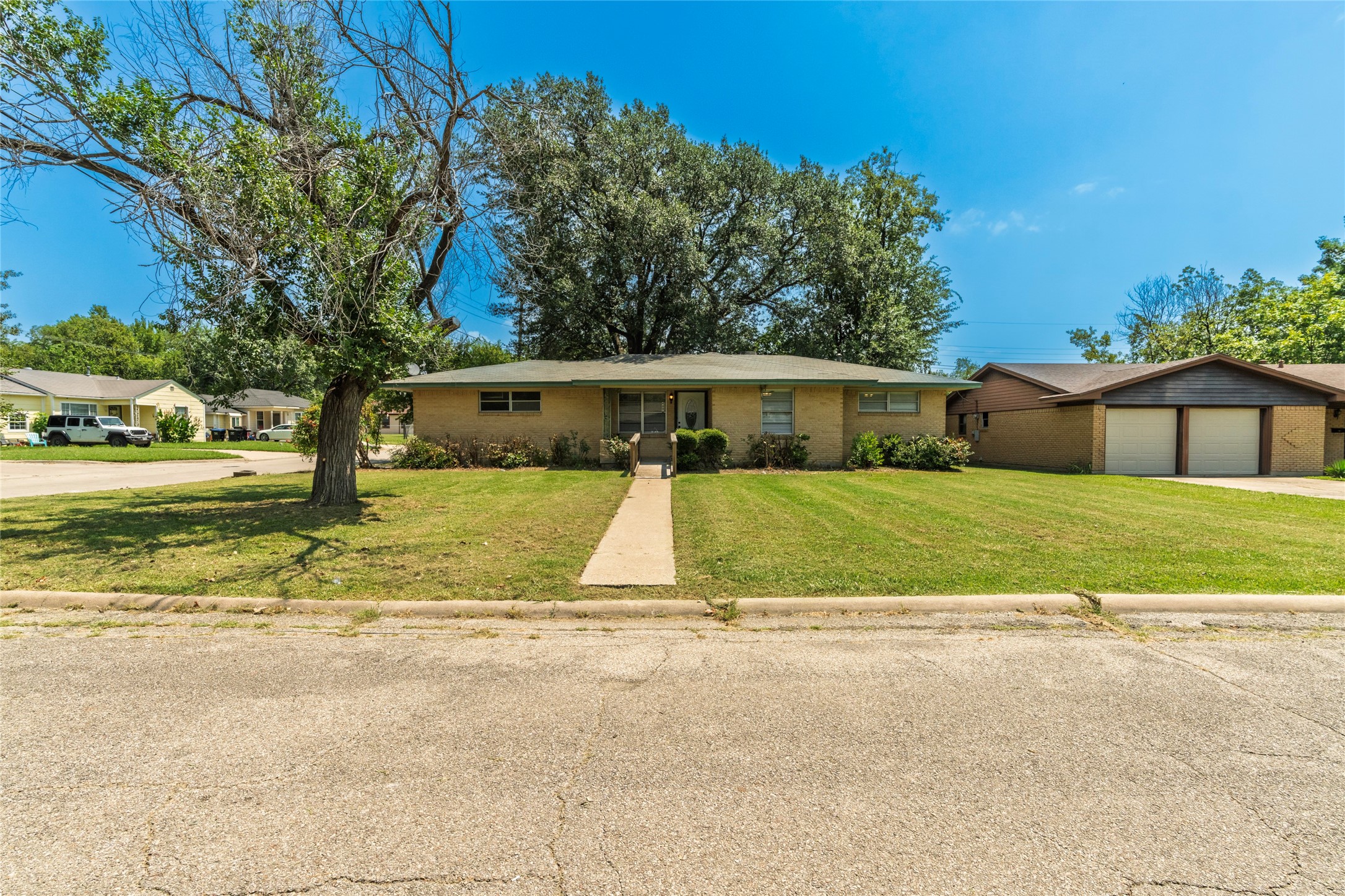 Property photo 01 of 4001 Western Circle, Greenville, TX 75401 | MLS #21026421