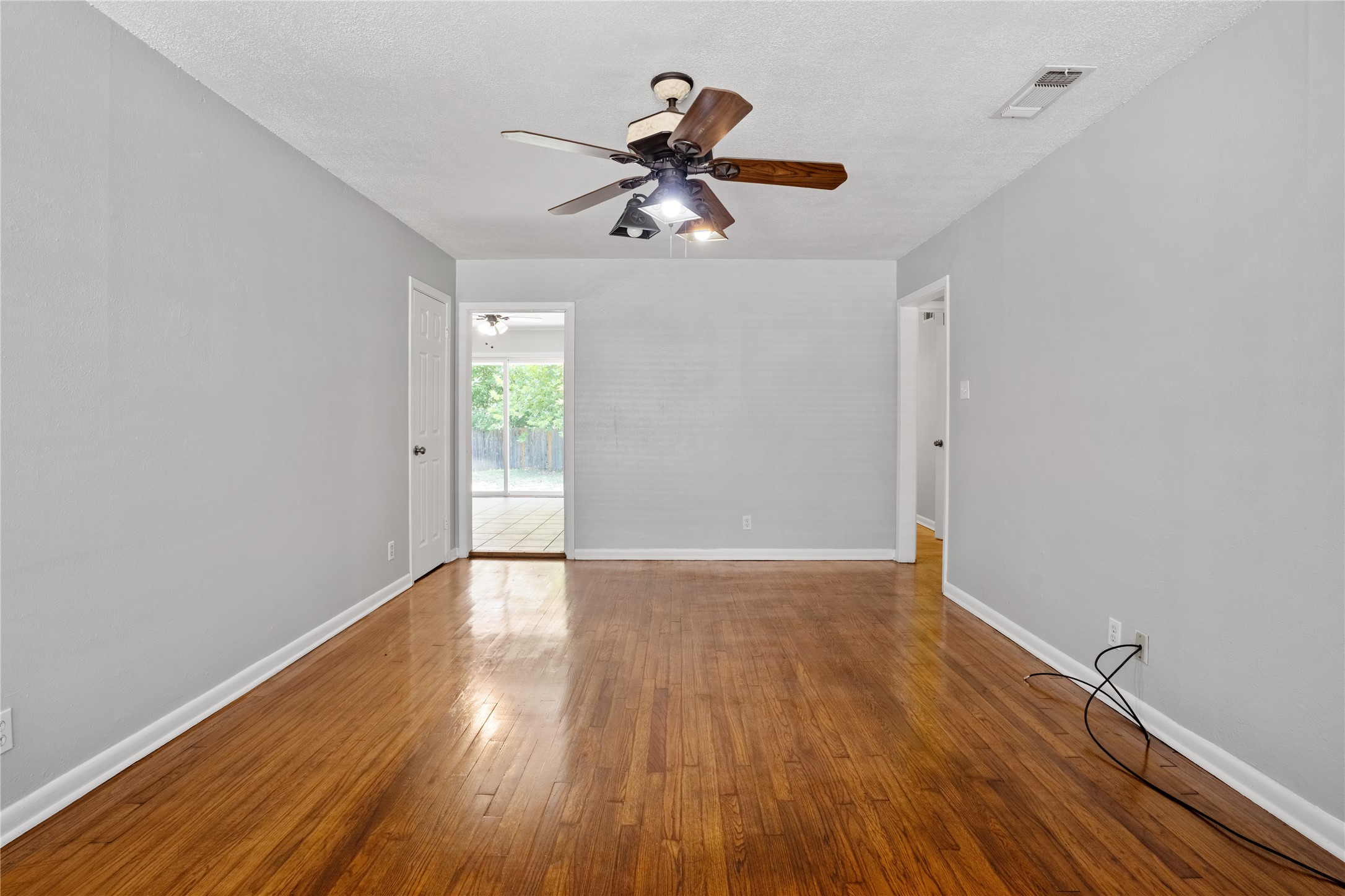 Property photo 04 of 4009 Western Circle, Greenville, TX 75401 | MLS #21026977