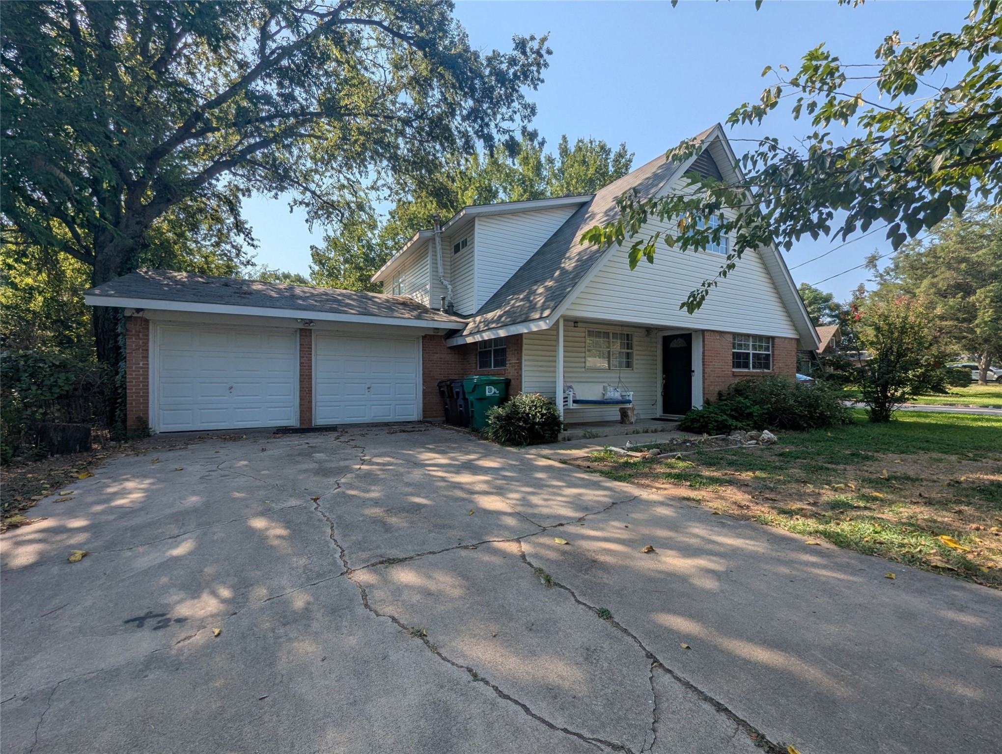 Property photo 01 of 2924 Longfellow Lane, Denton, TX 76209 | MLS #21028323