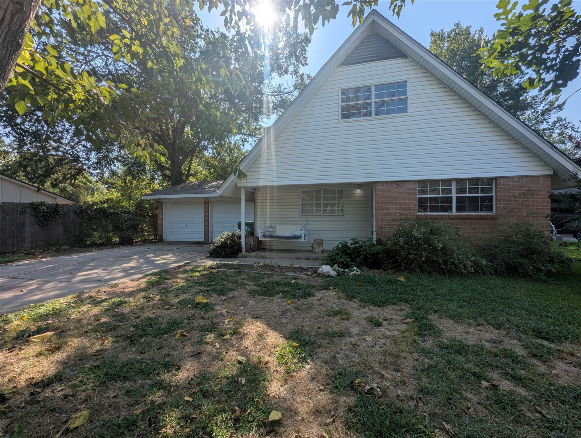 Property photo 02 of 2924 Longfellow Lane, Denton, TX 76209 | MLS #21028323