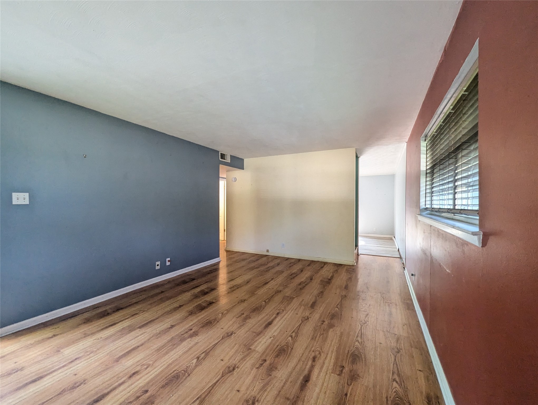 Property photo 04 of 2924 Longfellow Lane, Denton, TX 76209 | MLS #21028323
