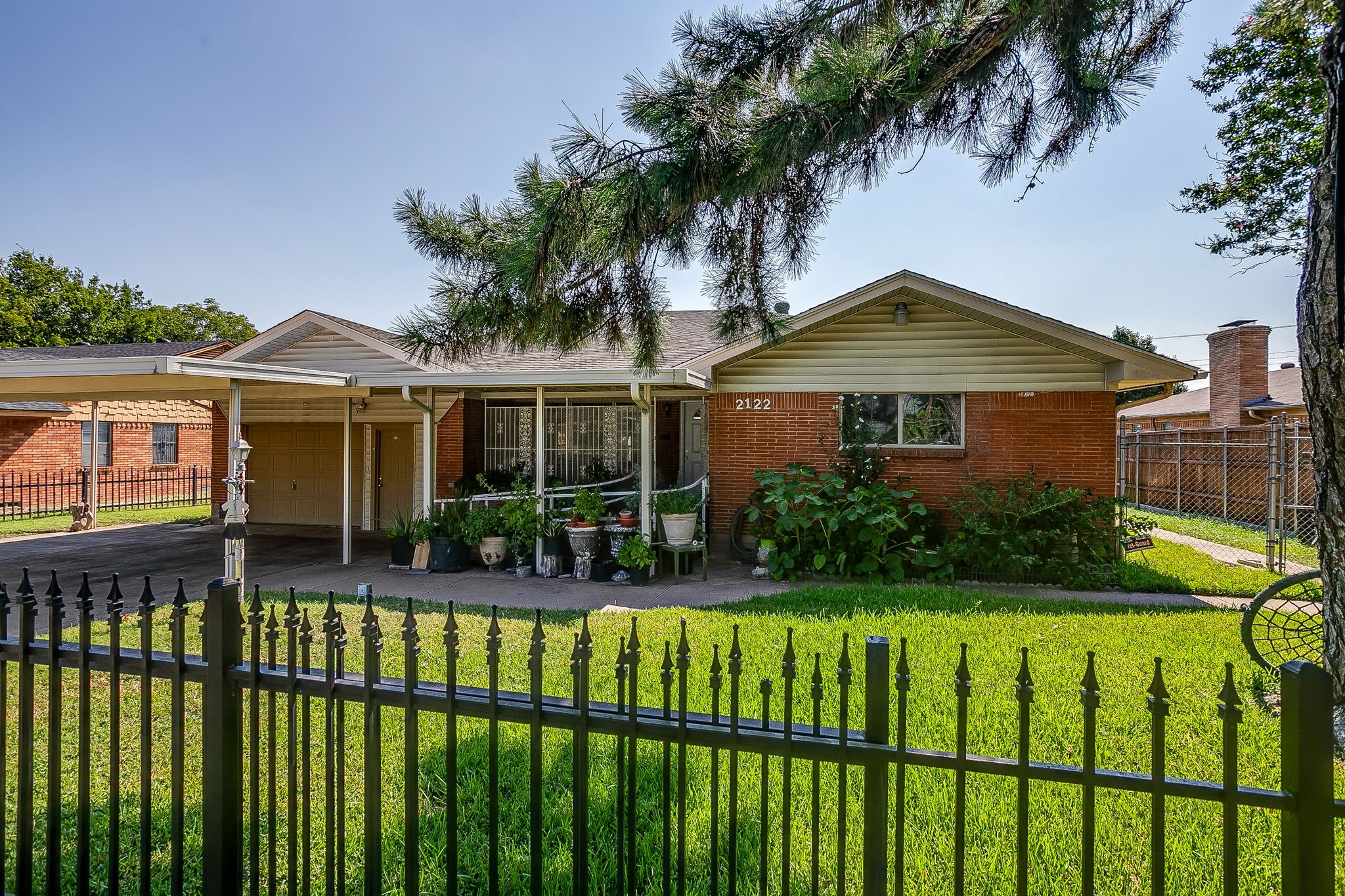 Property photo 02 of 2122 S Vernon Avenue, Dallas, TX 75224 | MLS #21032560
