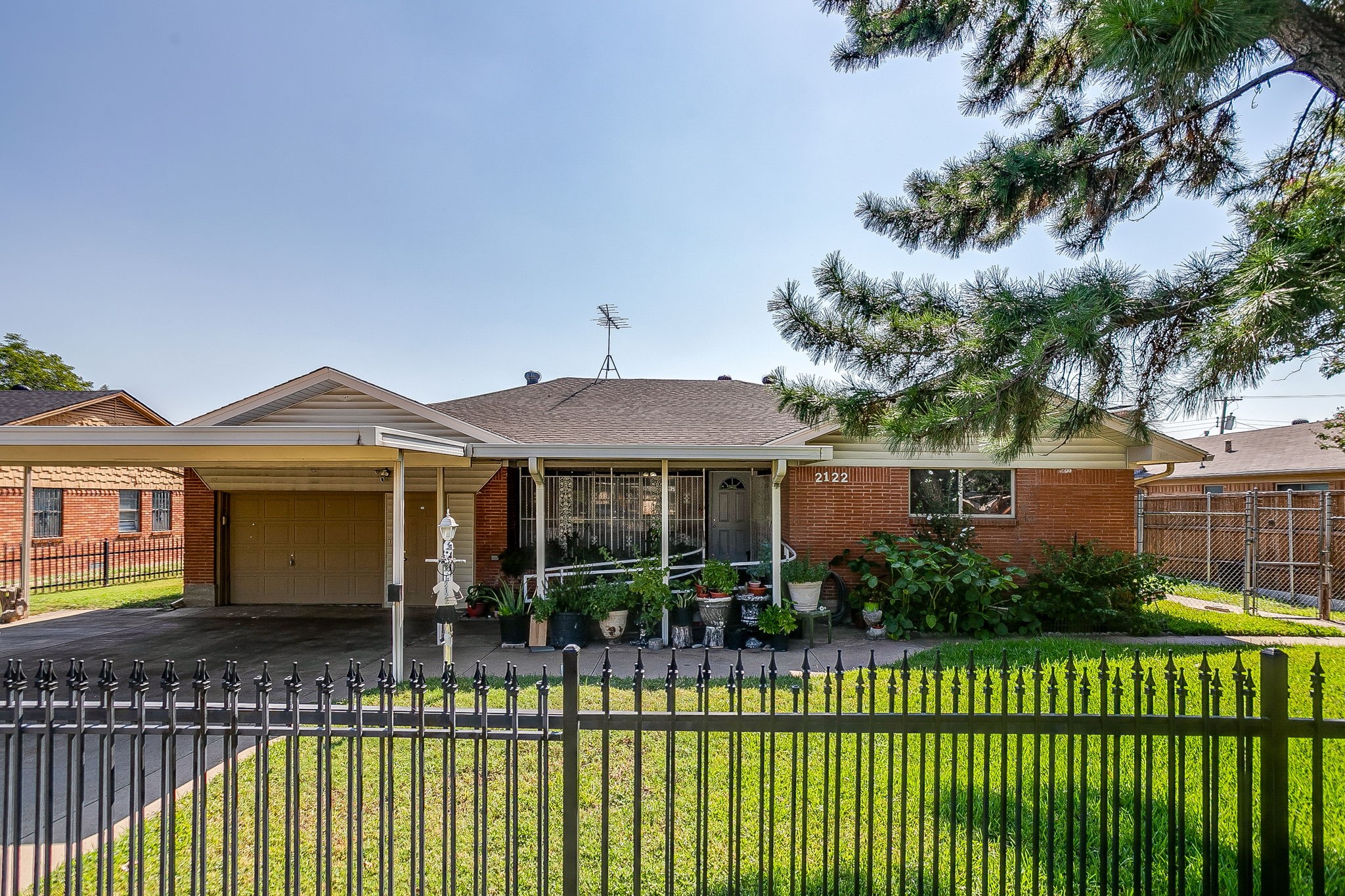 Property photo 03 of 2122 S Vernon Avenue, Dallas, TX 75224 | MLS #21032560