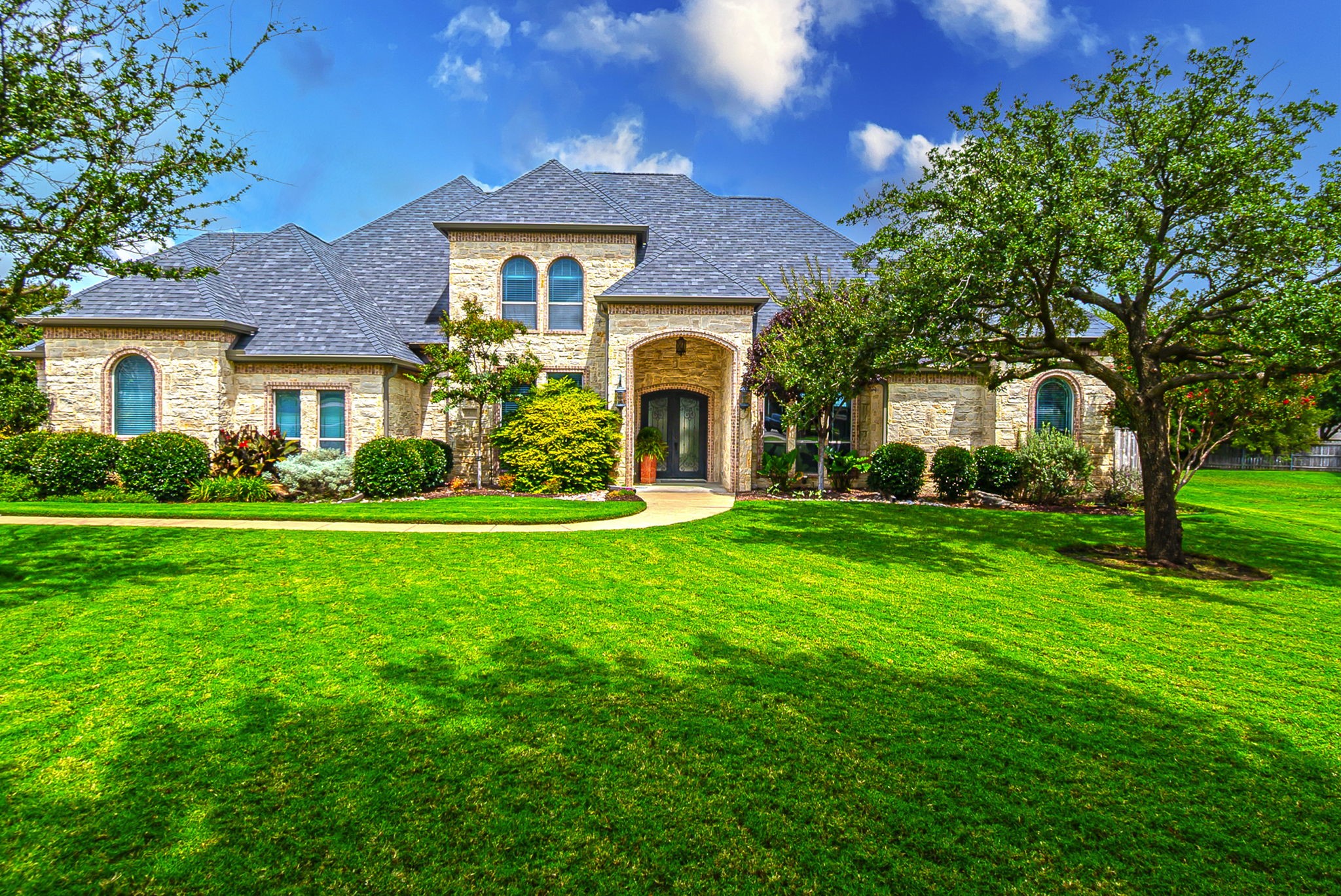 Property photo 01 of 8271 Glenwick Drive, Waxahachie, TX 75167 | MLS #21040496