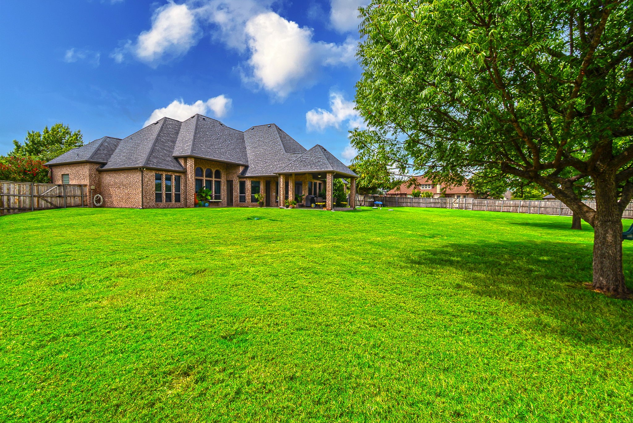 Property photo 02 of 8271 Glenwick Drive, Waxahachie, TX 75167 | MLS #21040496