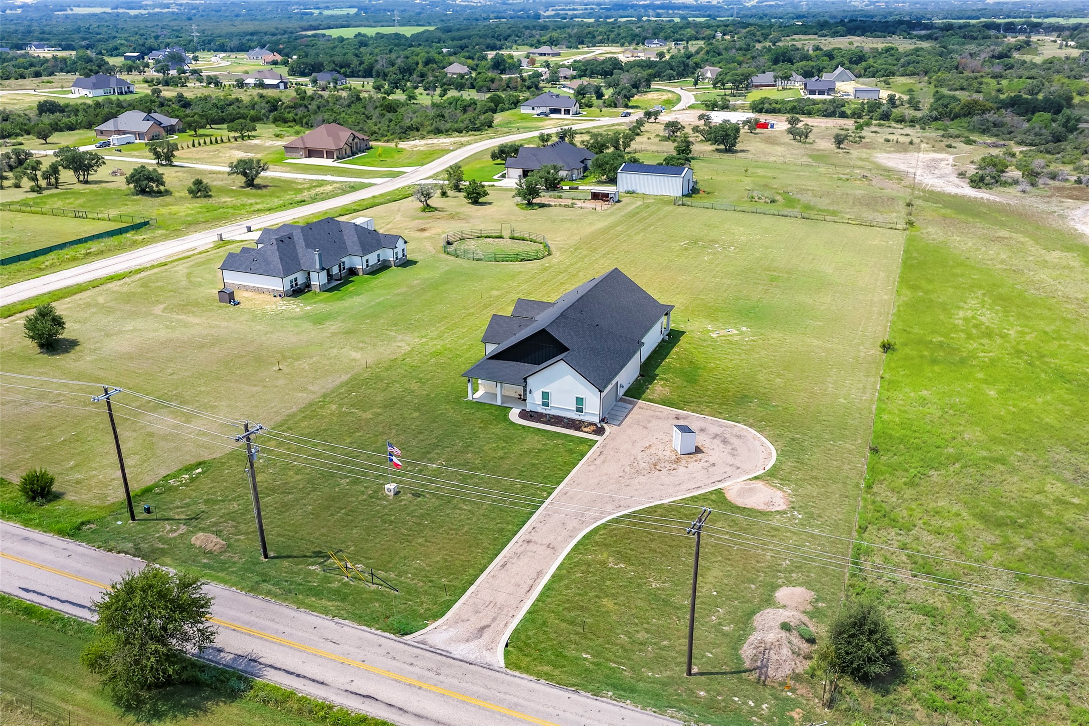 Property photo 01 of 705 Old Agnes Road, Weatherford, TX 76088 | MLS #21043318