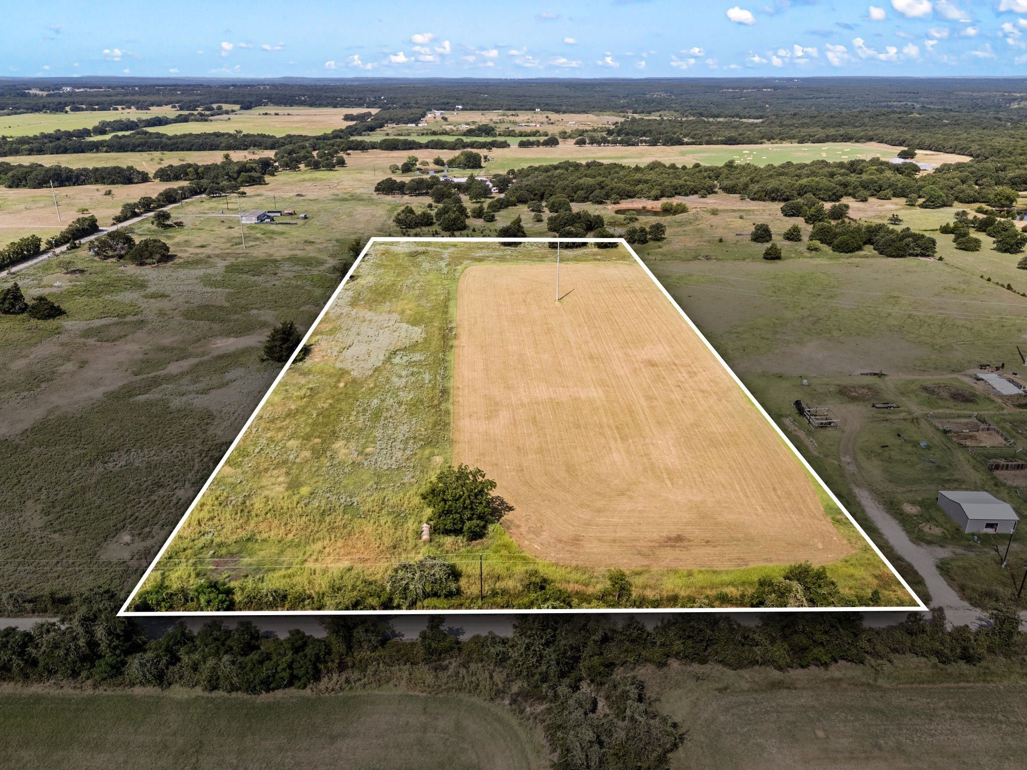 Property photo 01 of 836 County Road 1895, Sunset, TX 76270 | MLS #21043407