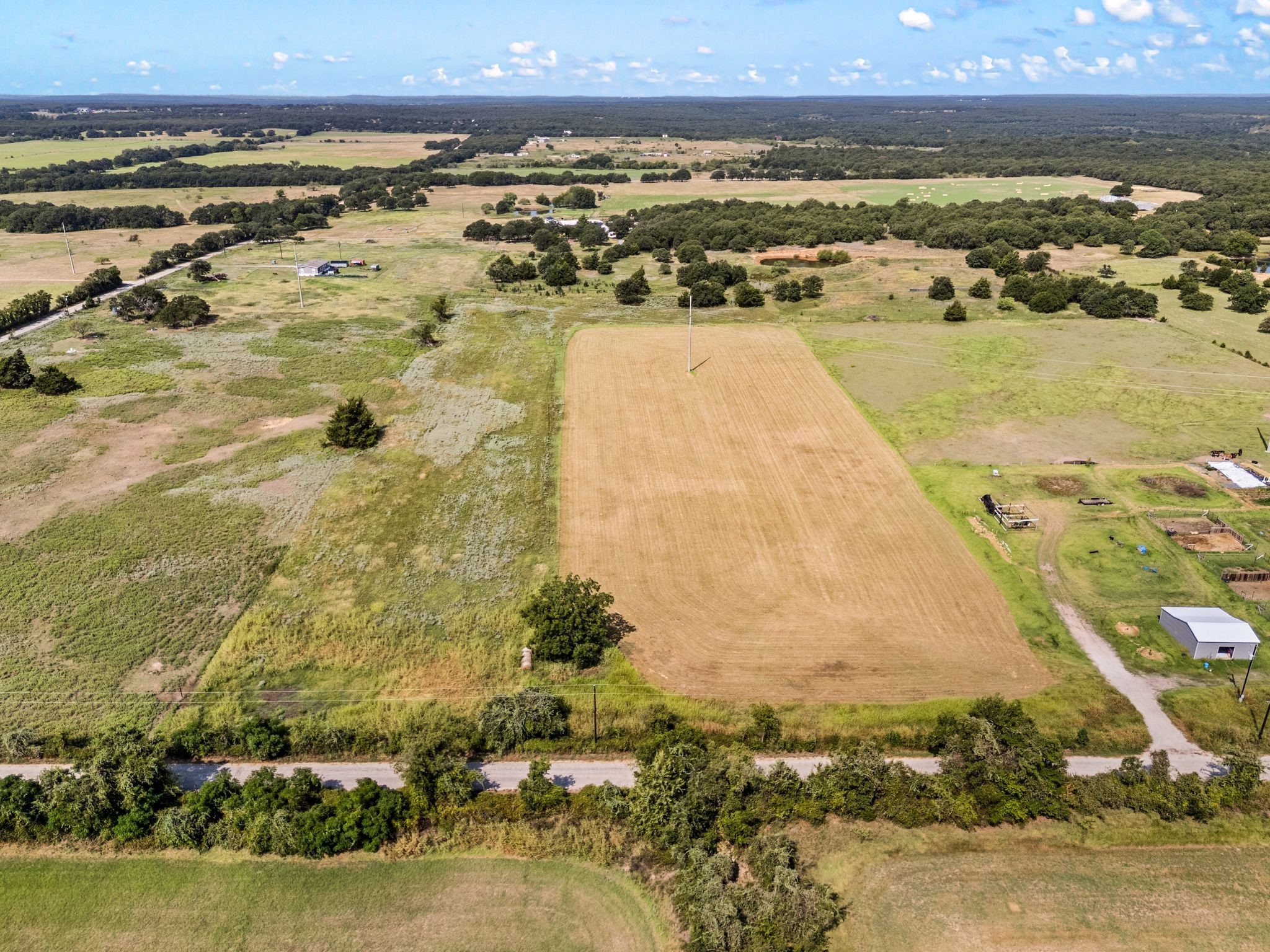 Property photo 02 of 836 County Road 1895, Sunset, TX 76270 | MLS #21043407