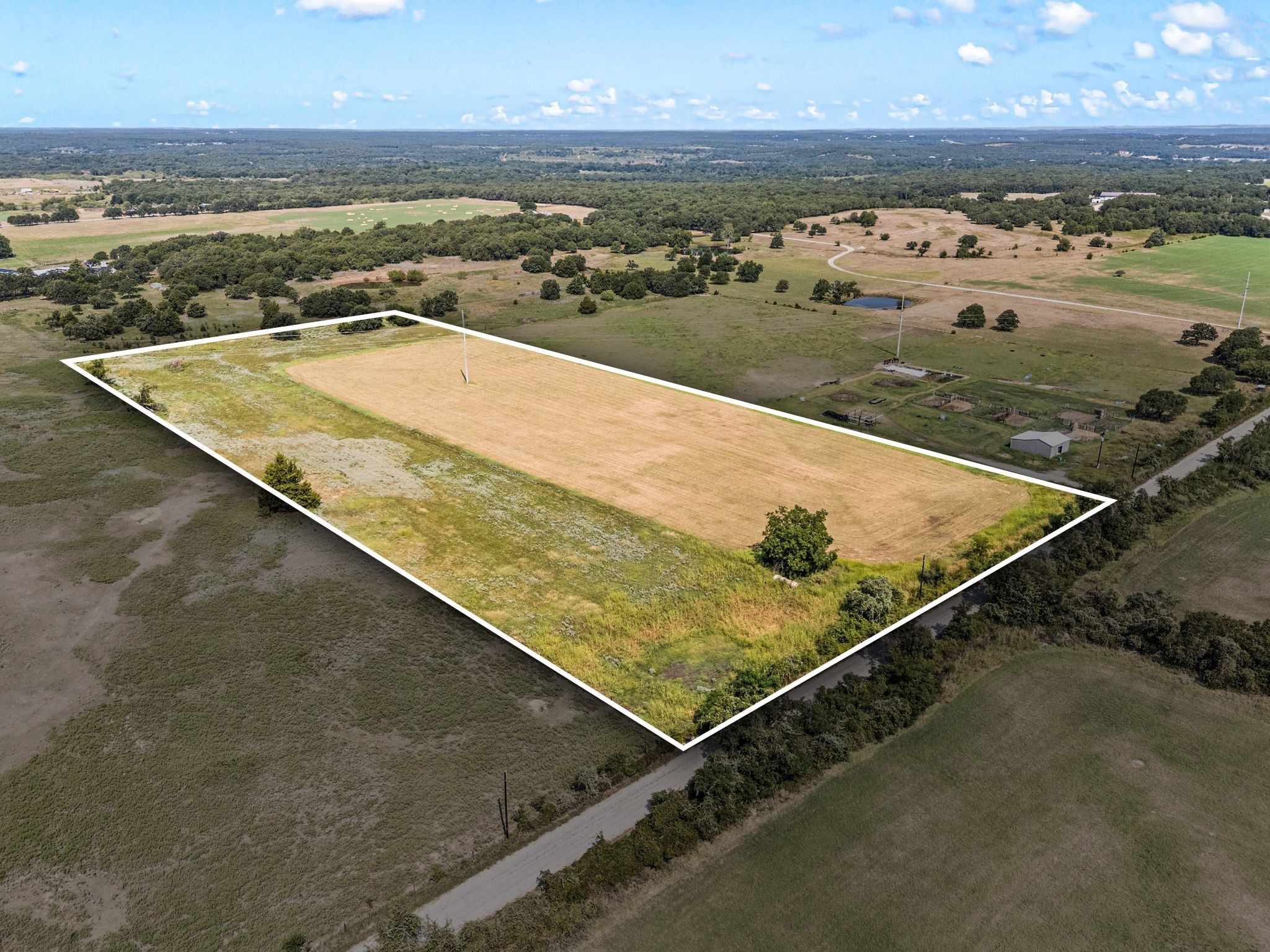 Property photo 03 of 836 County Road 1895, Sunset, TX 76270 | MLS #21043407